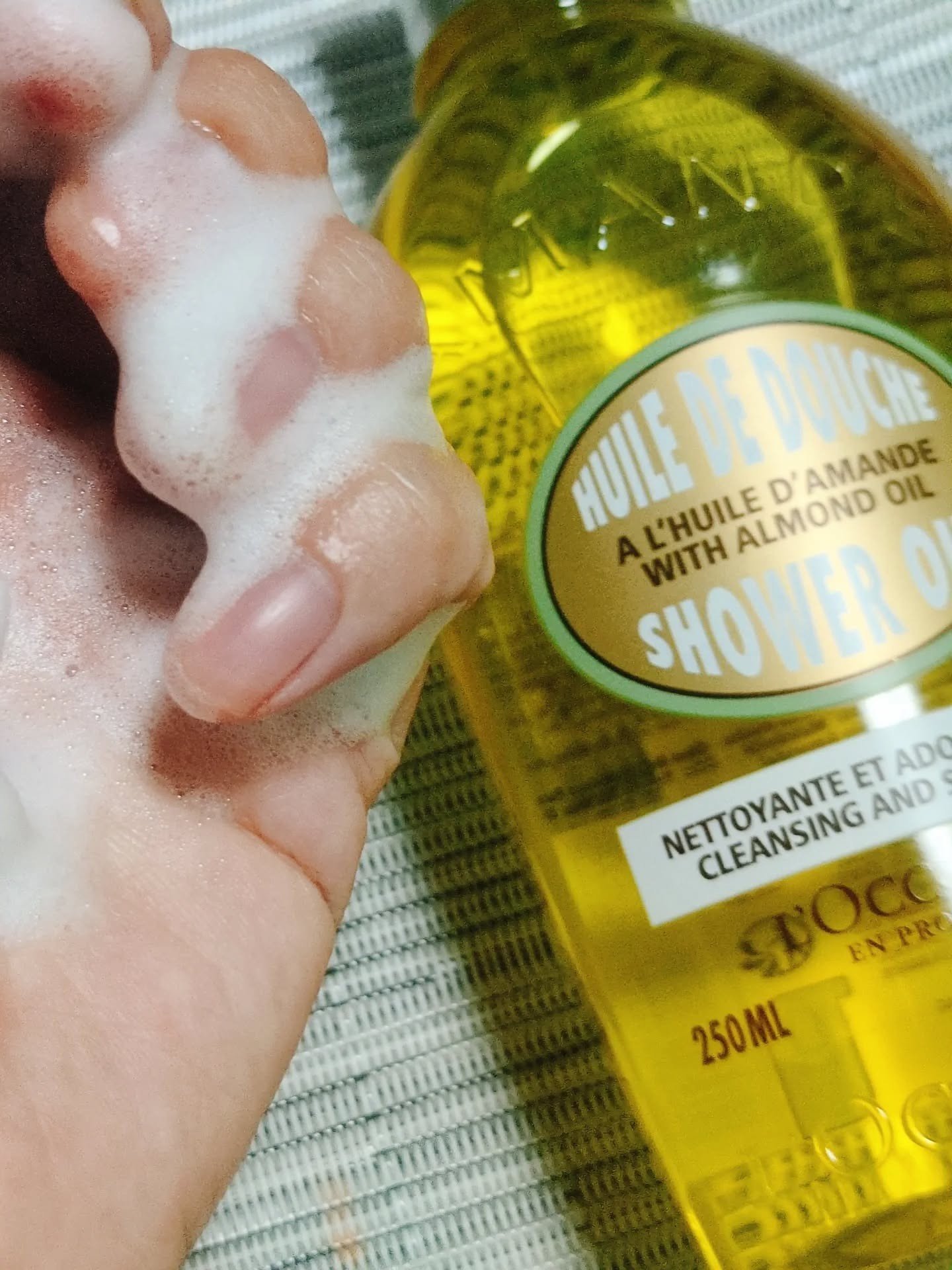アーモンド モイスチャライジングシャワーオイル/L'OCCITANE/ボディソープを使ったクチコミ（3枚目）