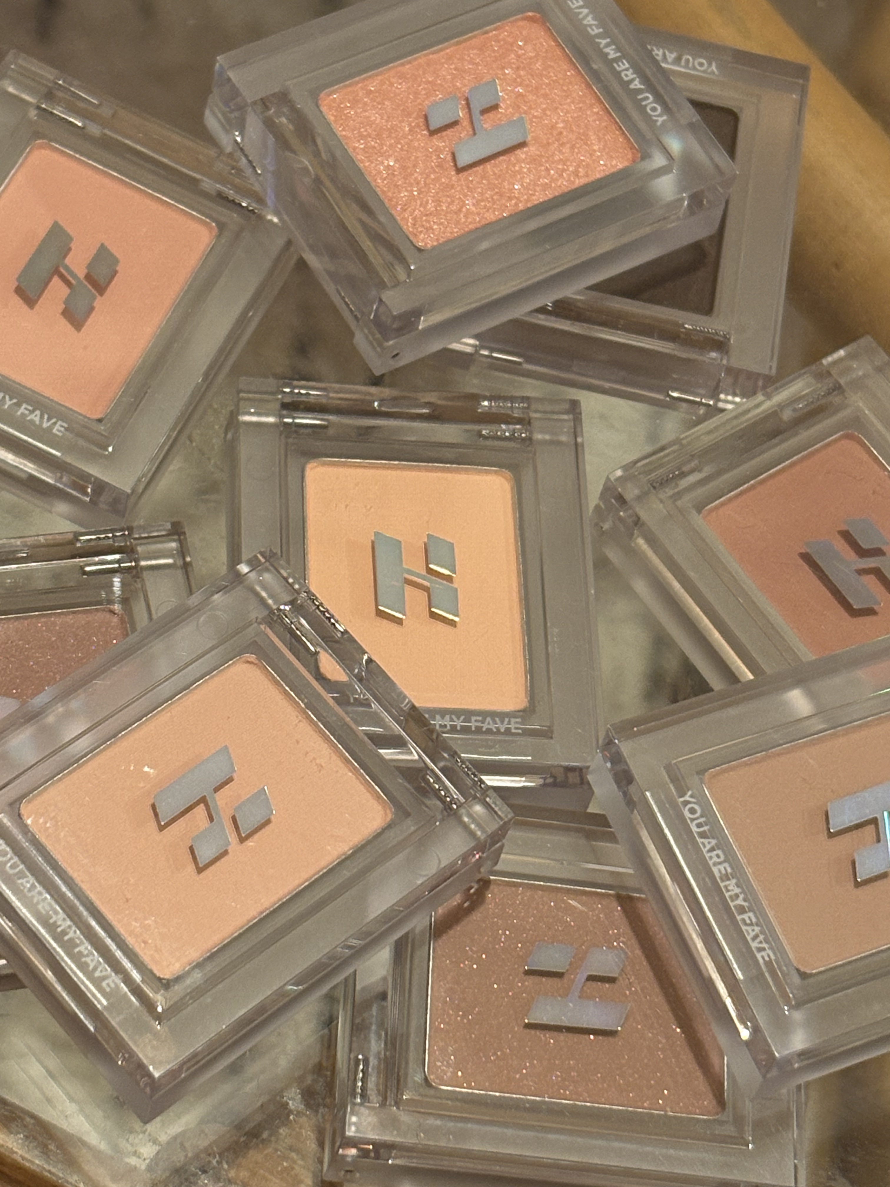 マイフェイブピースアイシャドウ 23 キティ(KITTY)/HOLIKA HOLIKA/単色アイシャドウを使ったクチコミ（1枚目）