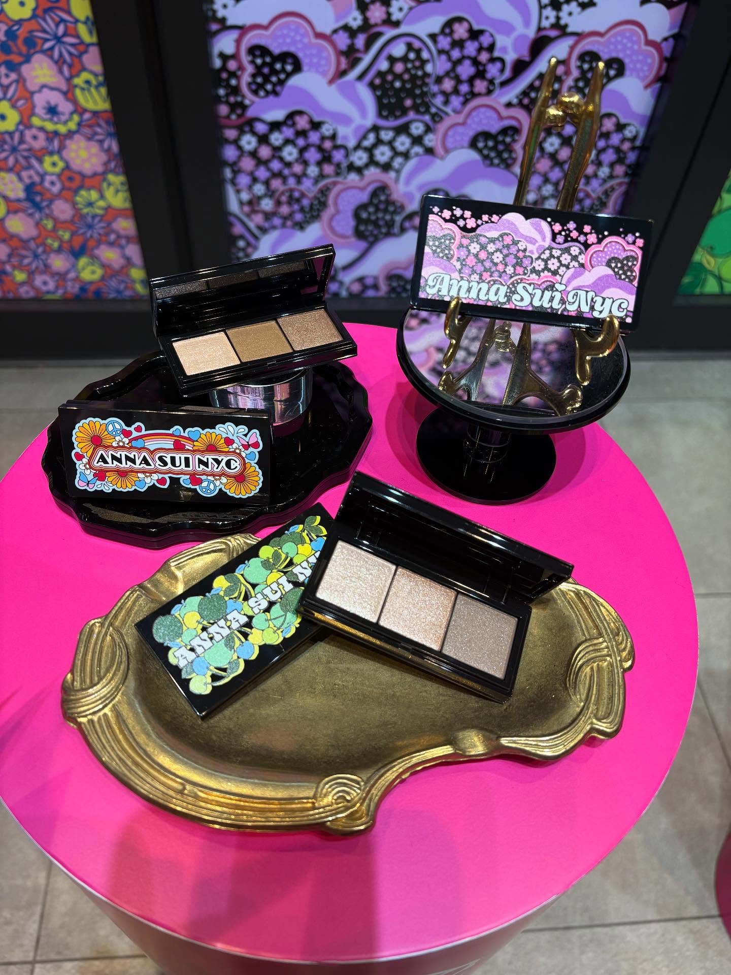 ANNASUI アナスイ　アイシャドウ（ケース付き） アナ スイ コスメティックス ⁄ アイシャドウ ケースの公式商品情報