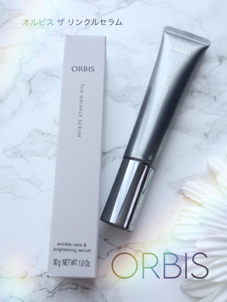 高級感あるチューブデザイン。 ノズルが長めで量を調節しやすい。 なめらかな伸びでぴたっと密着。 軽くてべたつかないから、朝のメイク前にも気軽に使えます。 無香料で香りやクセがない。 軽くて、ベタベタしないので・・暑い日にもさっぱり使えるし、