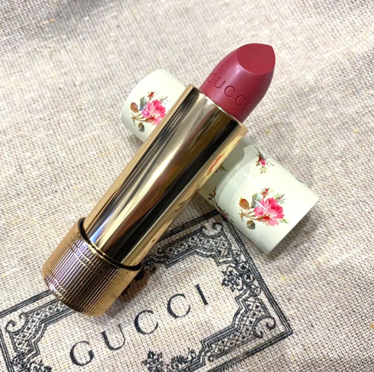 グッチ ルージュ ア レーヴル ヴォワル 221 キャンディス ローズ/GUCCI beauty/口紅を使ったクチコミ（2枚目）