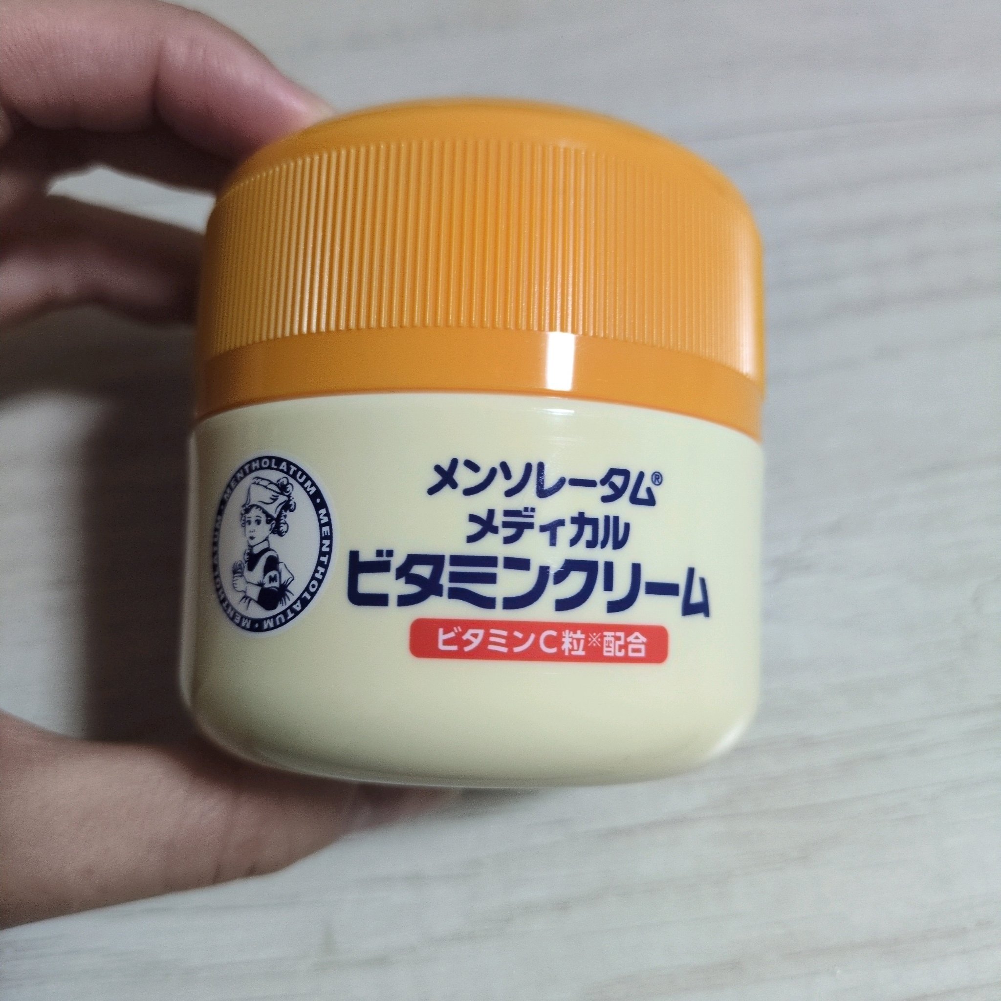 メンソレータム メンソレータム 薬用 メディカル ビタミンクリームのクチコミ「ビタミンのつぶつぶが入ったクリーム！

手がいつもカサカサなので買ってみました。
少し水っぽく.....」（1枚目）