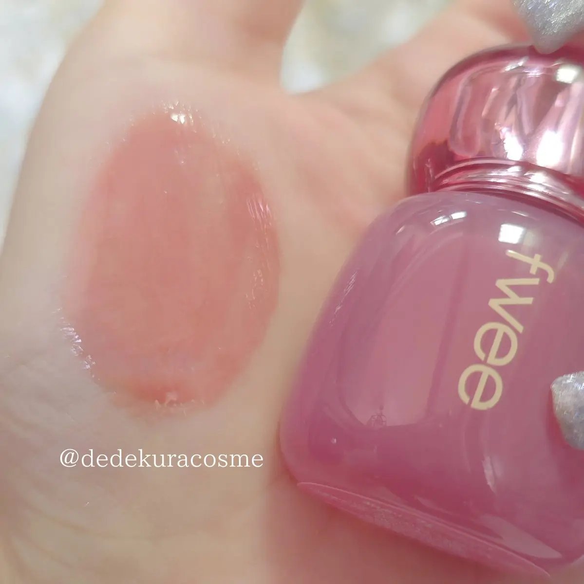 fweeの3Dボリューミングティント03ウィデューアウトはいちごみるくみたいな甘々カラーでめっかわ🍓🍼可愛いむっちり唇作るならこれ

#fwee #フィー #3Dボリューミングティント #ウィデューアウト #Qoo10メガ割 #韓国コス