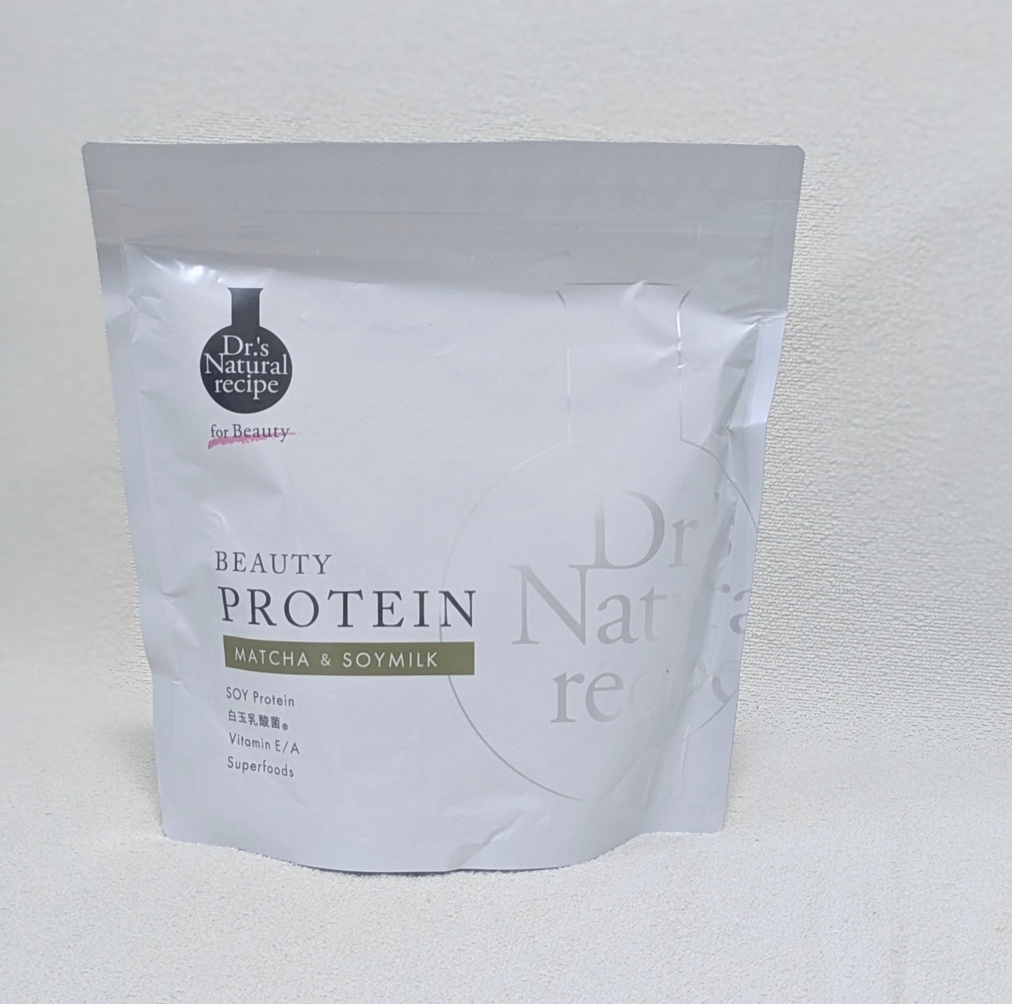 筋トレしてる人はもちろん、してない人にもたんぱく質って重要✨
プロテインは毎日飲んでるよ𓂃 𓈒𓏸◌‬

皮膚の60%、髪は85%、爪は90%以上がたんぱく質で出来ていて、美容、美肌の土台にはかかせない成分◎

だから美肌のためにスキン