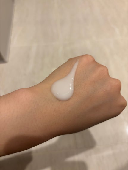 プレミアムボディミルク ホワイトニング【医薬部外品】 /ニベア/ボディミルクを使ったクチコミ(1枚目)