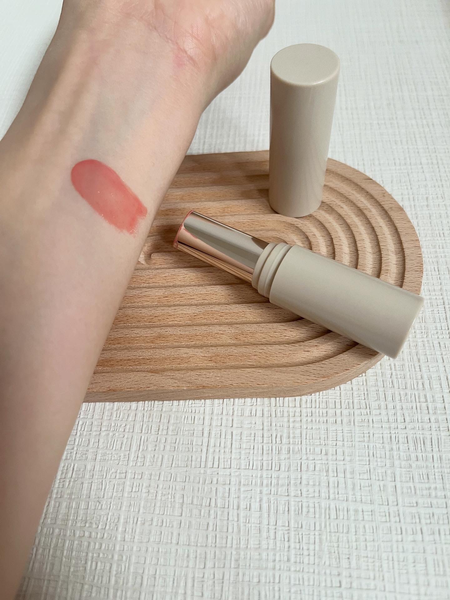 エッセンス プランプバーム PK880 スウィートポメロ/Visée/リッププランパーを使ったクチコミ（2枚目）