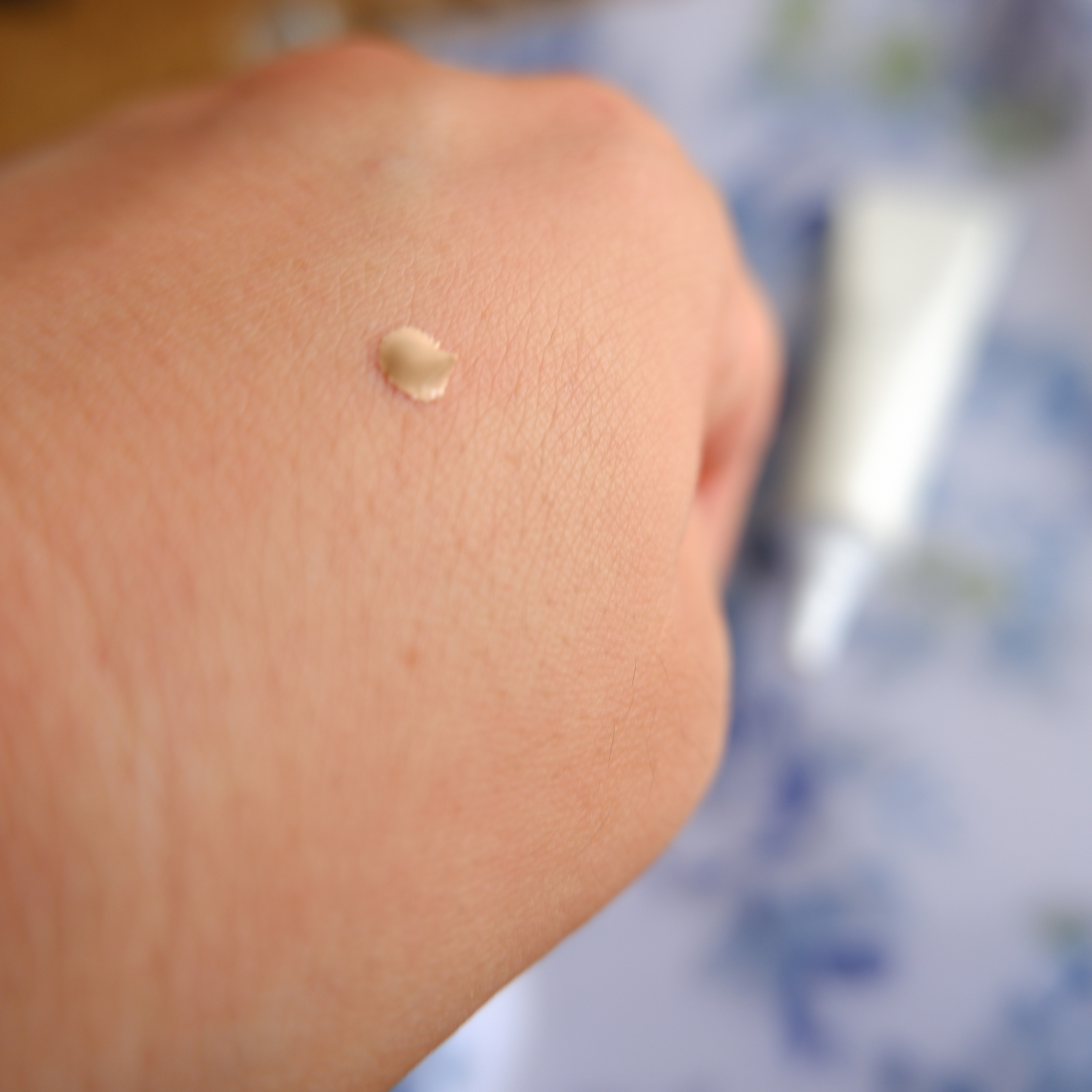 素肌記念日 薬用スキンケアコンシーラー ACホワイト【医薬部外品】/素肌記念日/クリームコンシーラーを使ったクチコミ（2枚目）