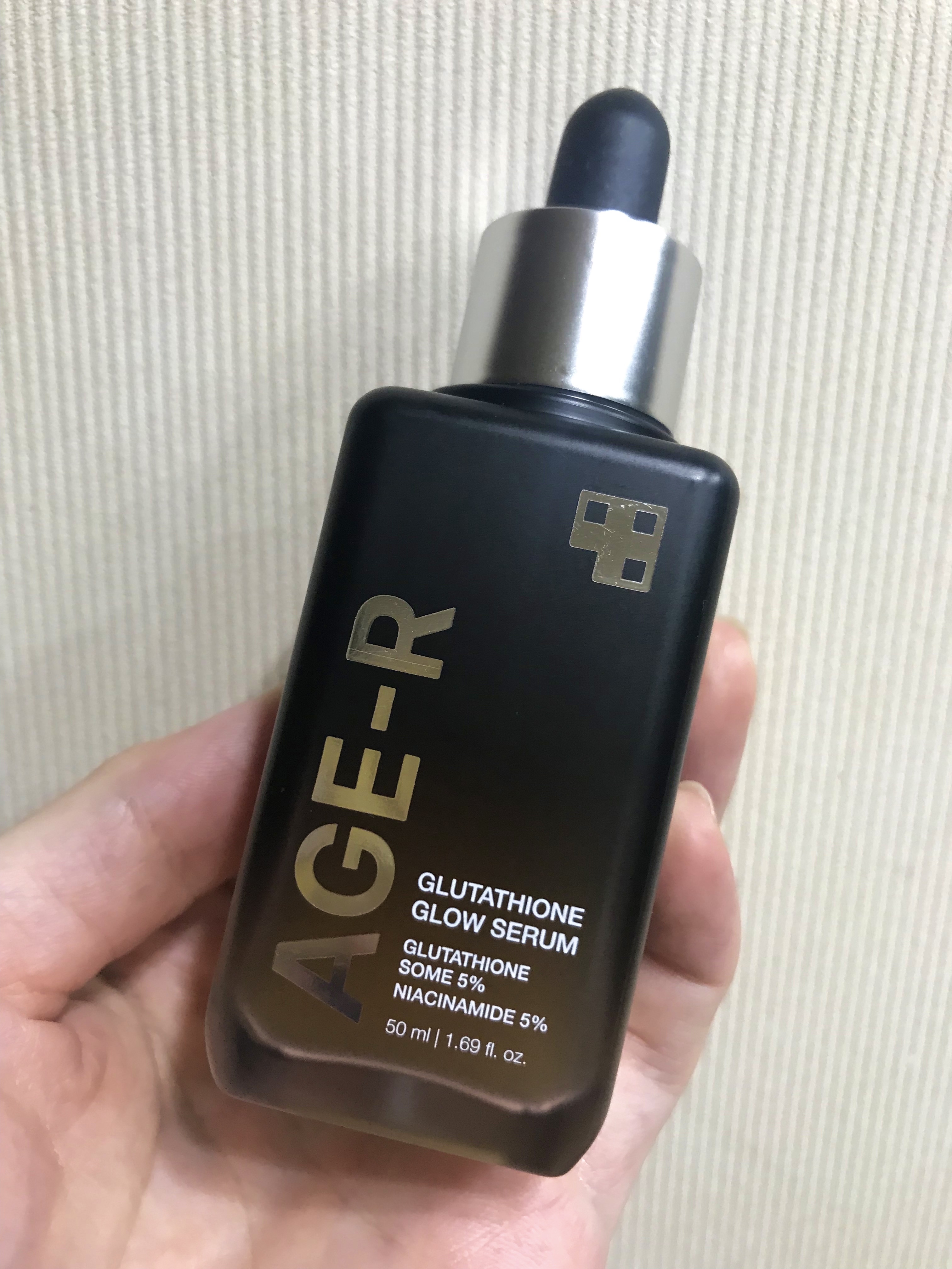 MEDICUBE
グルタチオングロウアンプル

こちらパッケージリニューアル前の物です。
今はパッケージ変わっています😊

白玉リフトアンプル✨

しみ白玉ケア！
リフトアップケア！

朝に最近使っています。
あまりベタベタしないので
メ