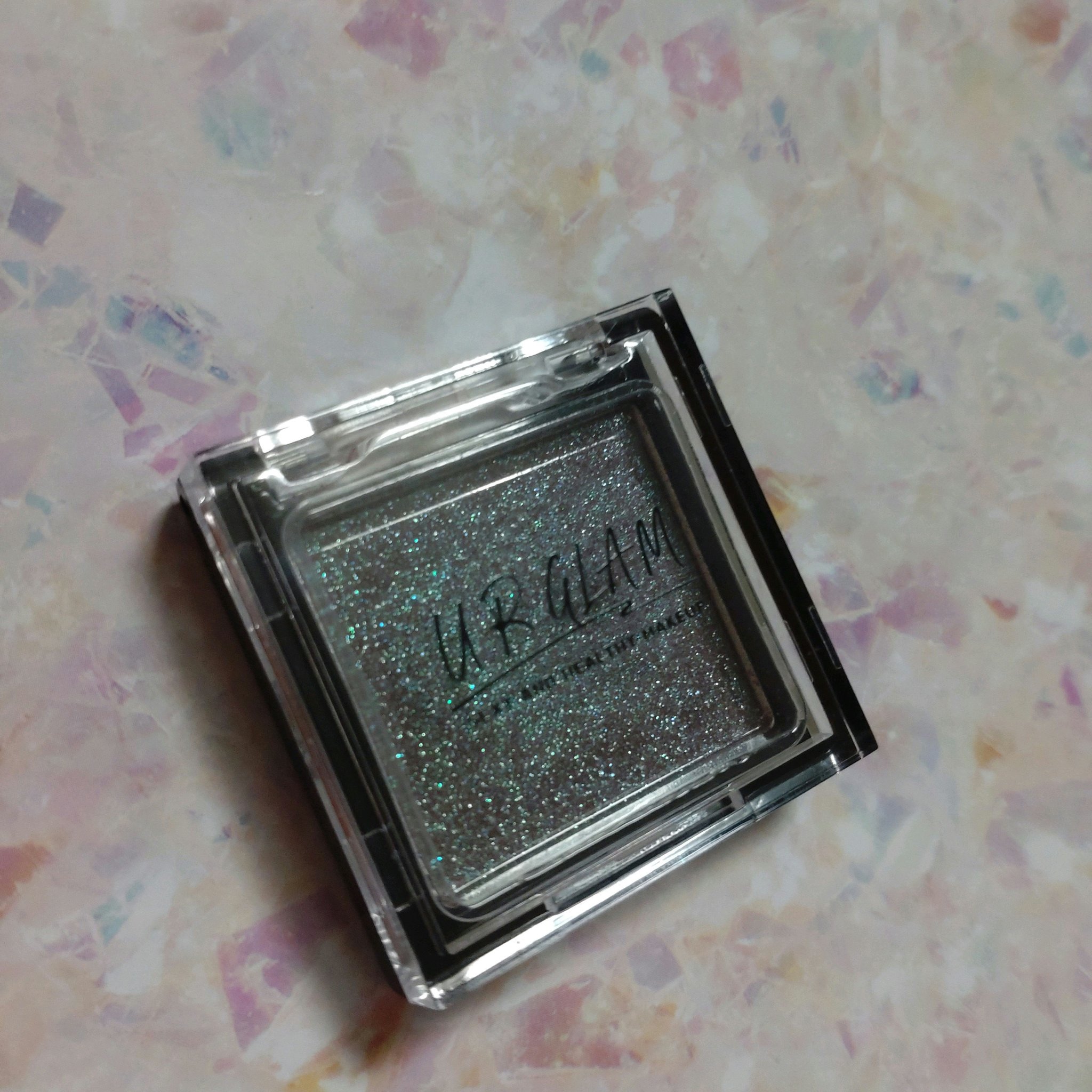 100円で偏光が試せる

発売当初も買ってたんですけど、YouTubeでこのシャドウの紹介動画を見かけて懐かしくなって店頭見たら現役で売ってた！
昔はあんまり上手く使えなかった覚えがあるけど、今回は上手く使えるのか？！🤣

パープルも欲し