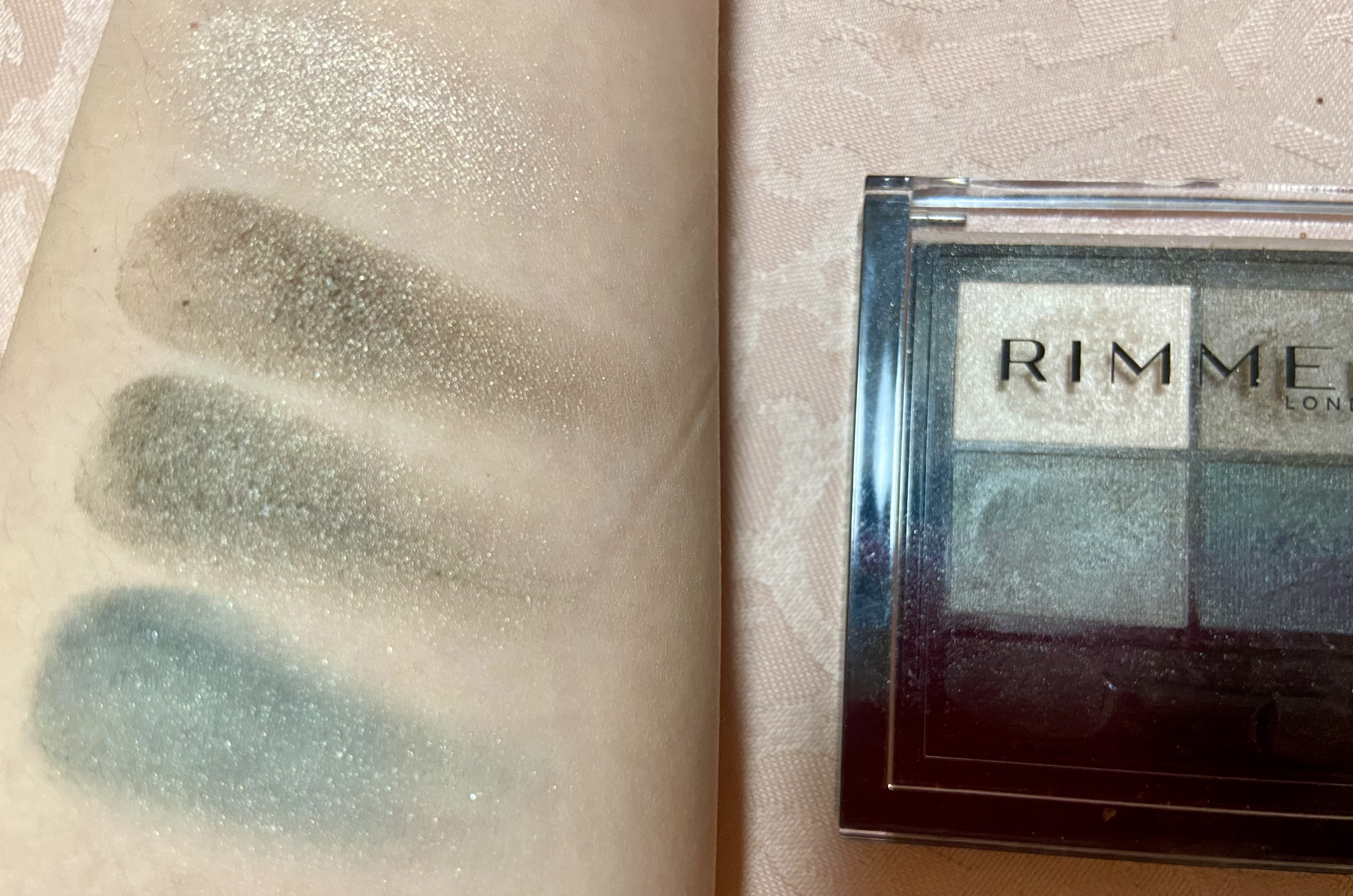 ワンダー エバー アイシャドウ 008　ディープナイトブルー/リンメル ロンドン/アイシャドウパレットを使ったクチコミ（2枚目）