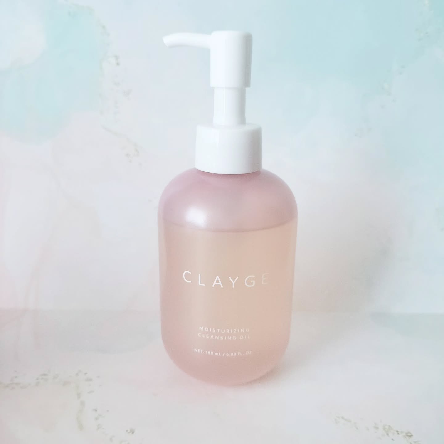 クレージュさまからいただきました✨

クレージュ　モイスチャライジング　クレンジングオイル

クレージュらしいころんとしたかわいいフォルムのクレンジングです😊
ポンプ式なので使用量がわかりやすいのがいいですね✨

オイルはとろみのあるテク