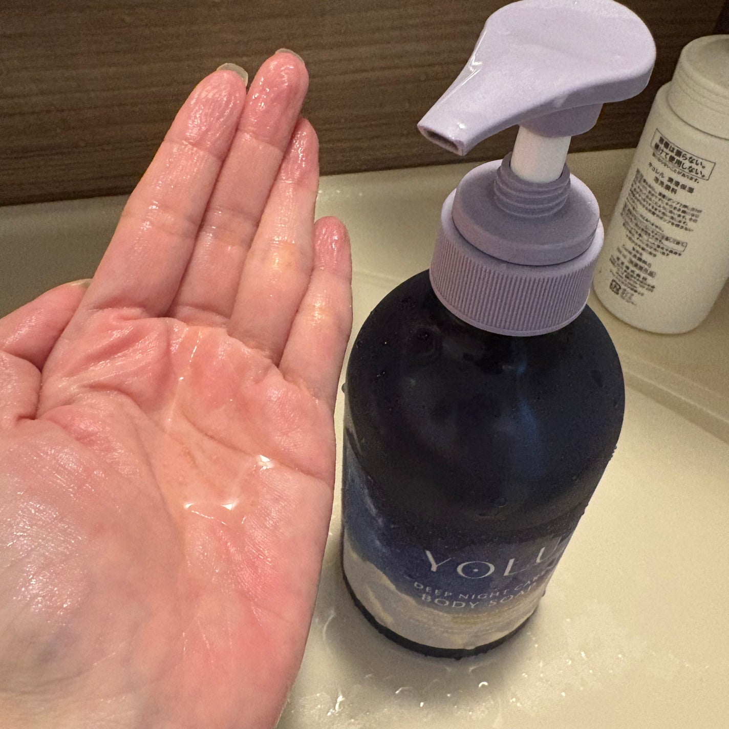 ヨル ディープナイトケアボディソープ/YOLU/ボディソープを使ったクチコミ(2枚目)