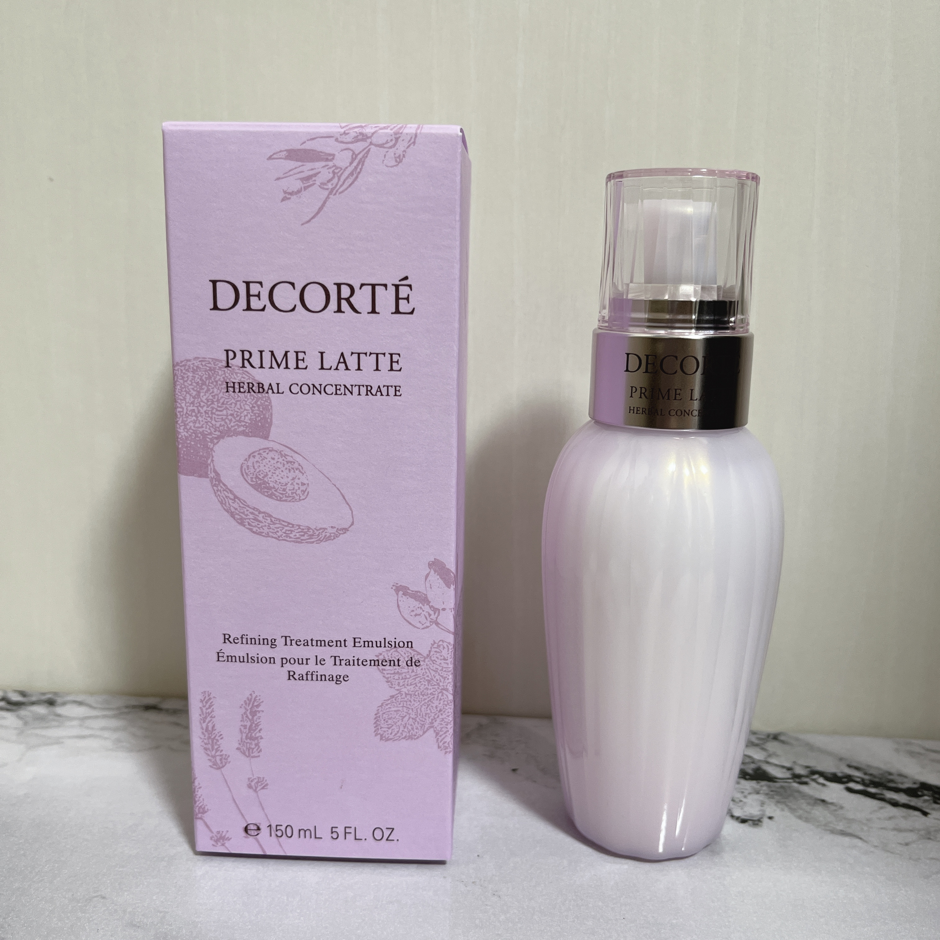 DECORTÉ プリム ラテのクチコミ「DECORTÉ プリム ラテ ¥4,950


ヴィタとセットで購入🌼


これもマスクの方好.....」（1枚目）