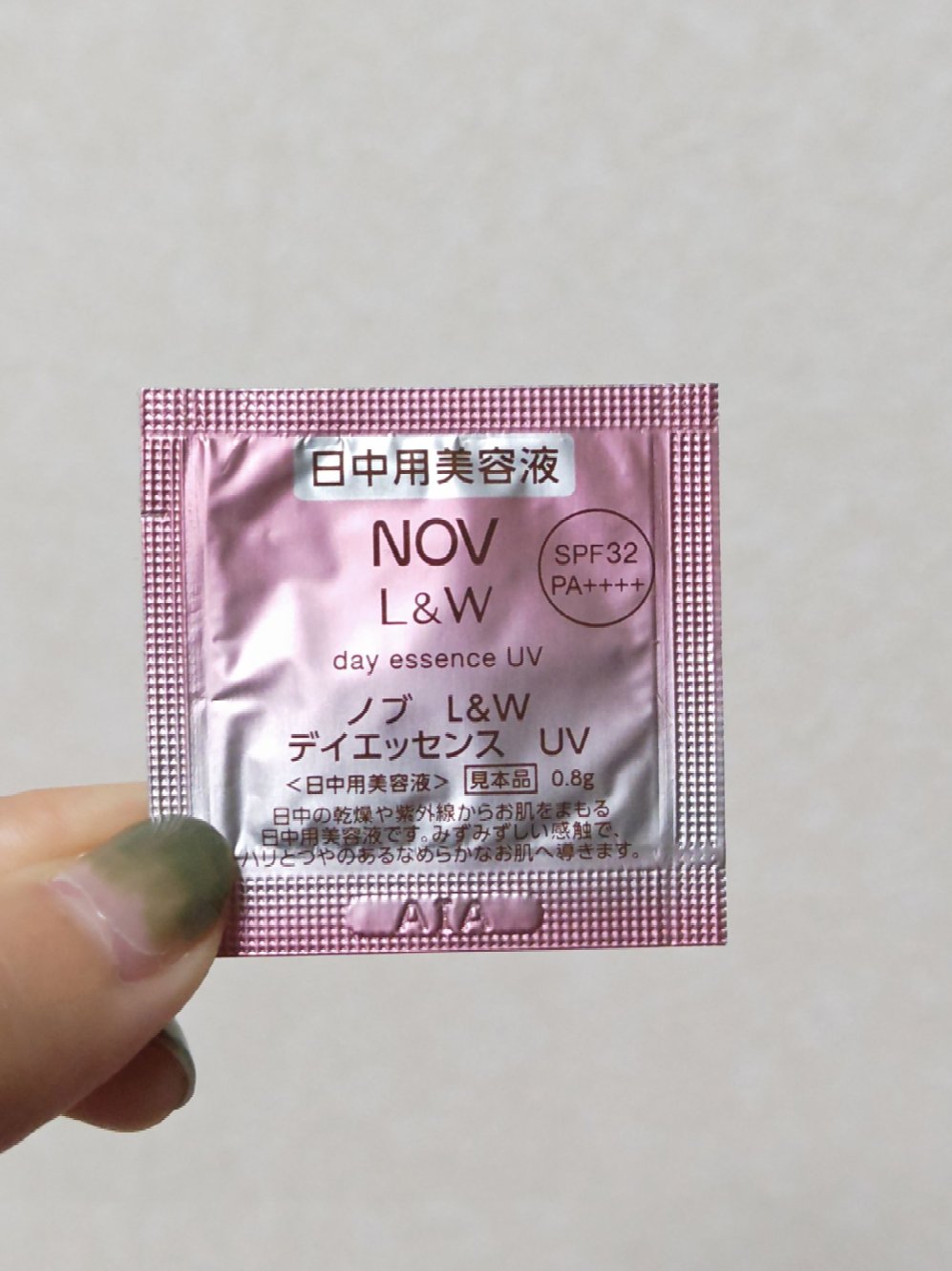 NOV ノブ L&Wデイエッセンス UV <日中用美容液> 30g 3箱セット ノブ L&W デイエッセンス UV」商品情報｜ノブ公式ブランドサイト