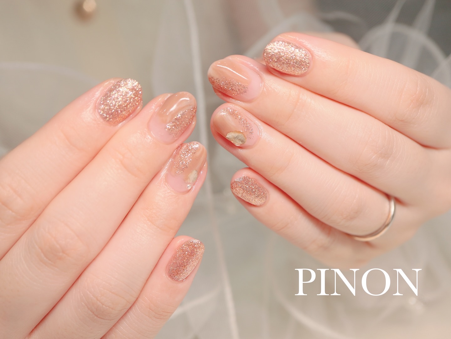 #秋ネイル,#ニュアンスネイル,#グリッターネイルのネイルデザイン