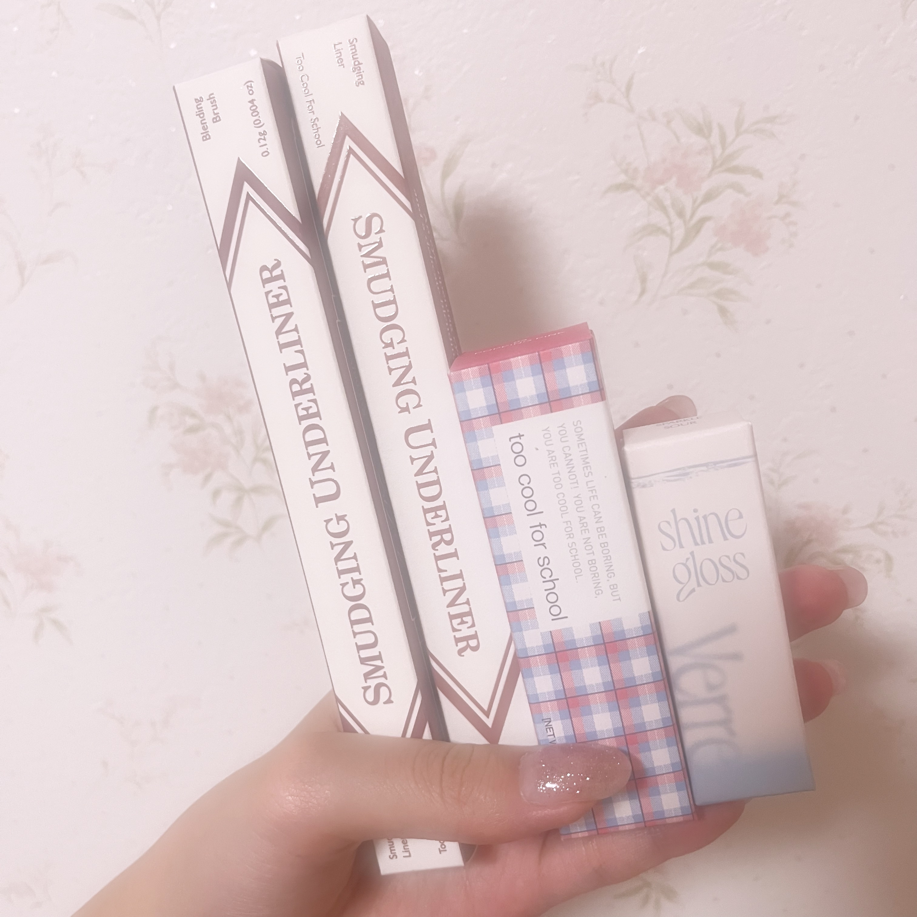 too cool for schoolのメガ割購入品🥹💕
粘膜ライナー2個買ったらリップ？のおまけ2個ついてた嬉しい🥰
メガ割ってほんとにお得🉐

　