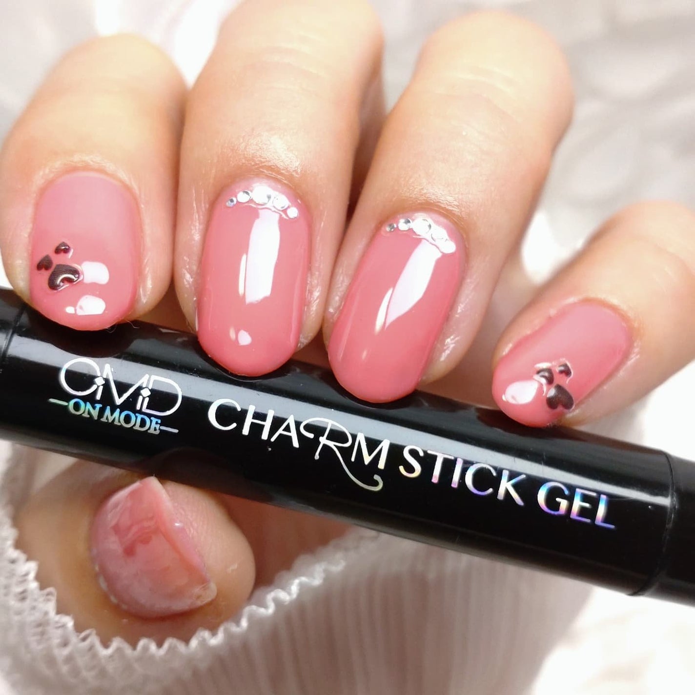 ミルクティ on LIPS 「✴✴チャームスティックジェルで簡単可愛いつやんつやんネイル💖✴..」(1枚目)