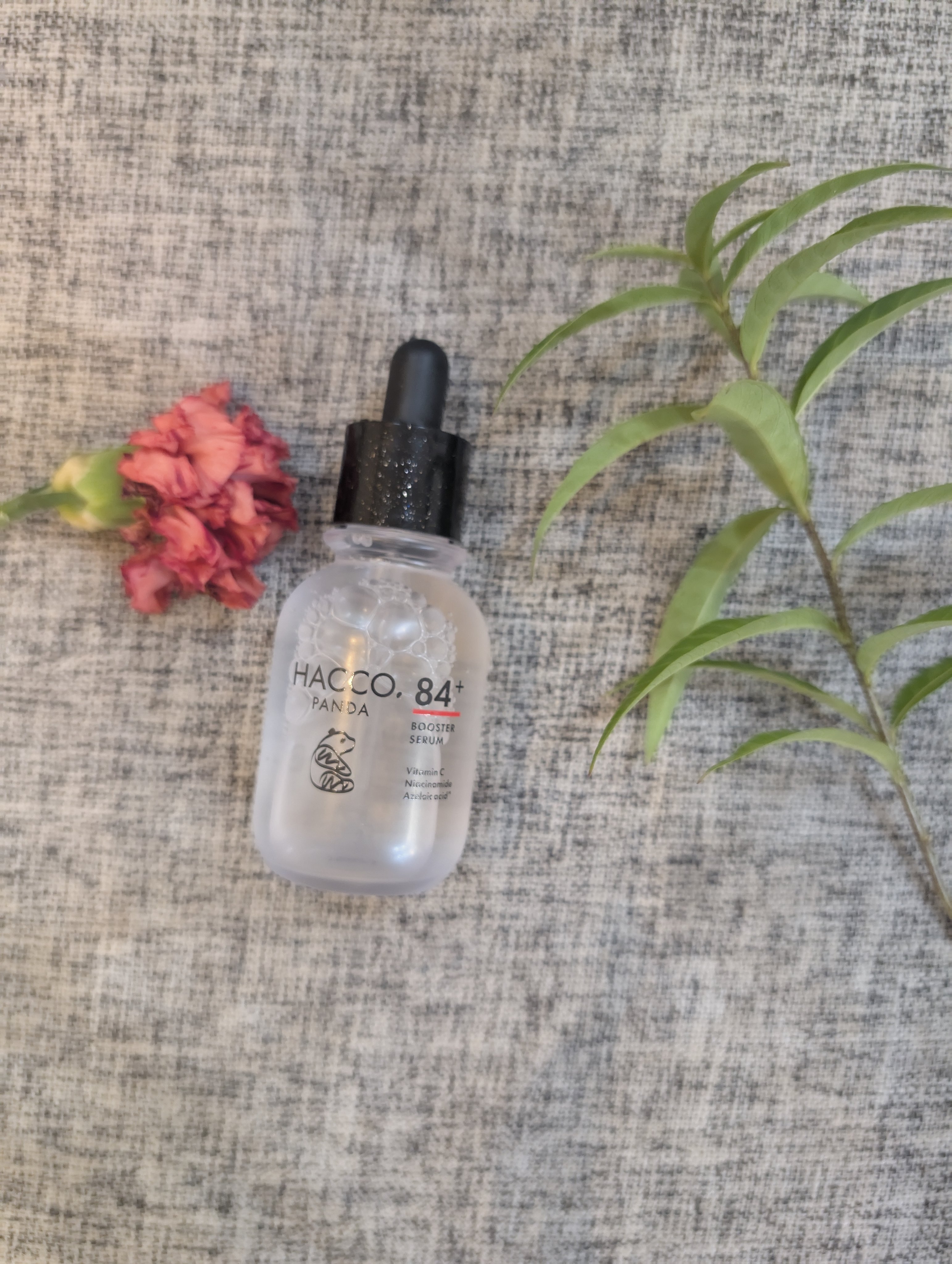 ハッコウパンダ　発酵導入美容液

素肌の土台を作る「浸透*ブースター」とのことです！
コメ発酵液*1を配合しているんだとか！

*角質層まで
*1サッカロミセス/コメ発酵液(保湿成分)
顔だけでなく、背中、首元、デコルテなどのボディケア用と