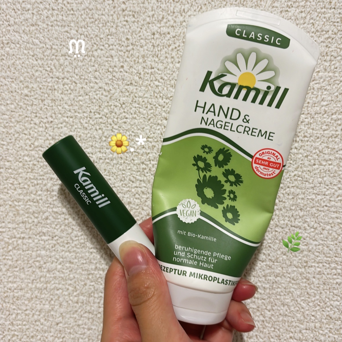 カミール
ハンド＆ネイルクリーム クラシック 100ml
ヴィーガンリップバーム クラシック ¥1,034

カミールさんのハンドクリームを愛用しておりリップバームのプレゼントに応募したところ当選しましたのでレビューしようと思います𓂃𓈒