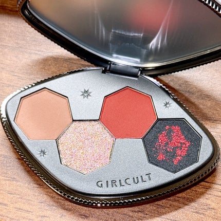 Hallucination Eyeshadow Palette / GirlCult