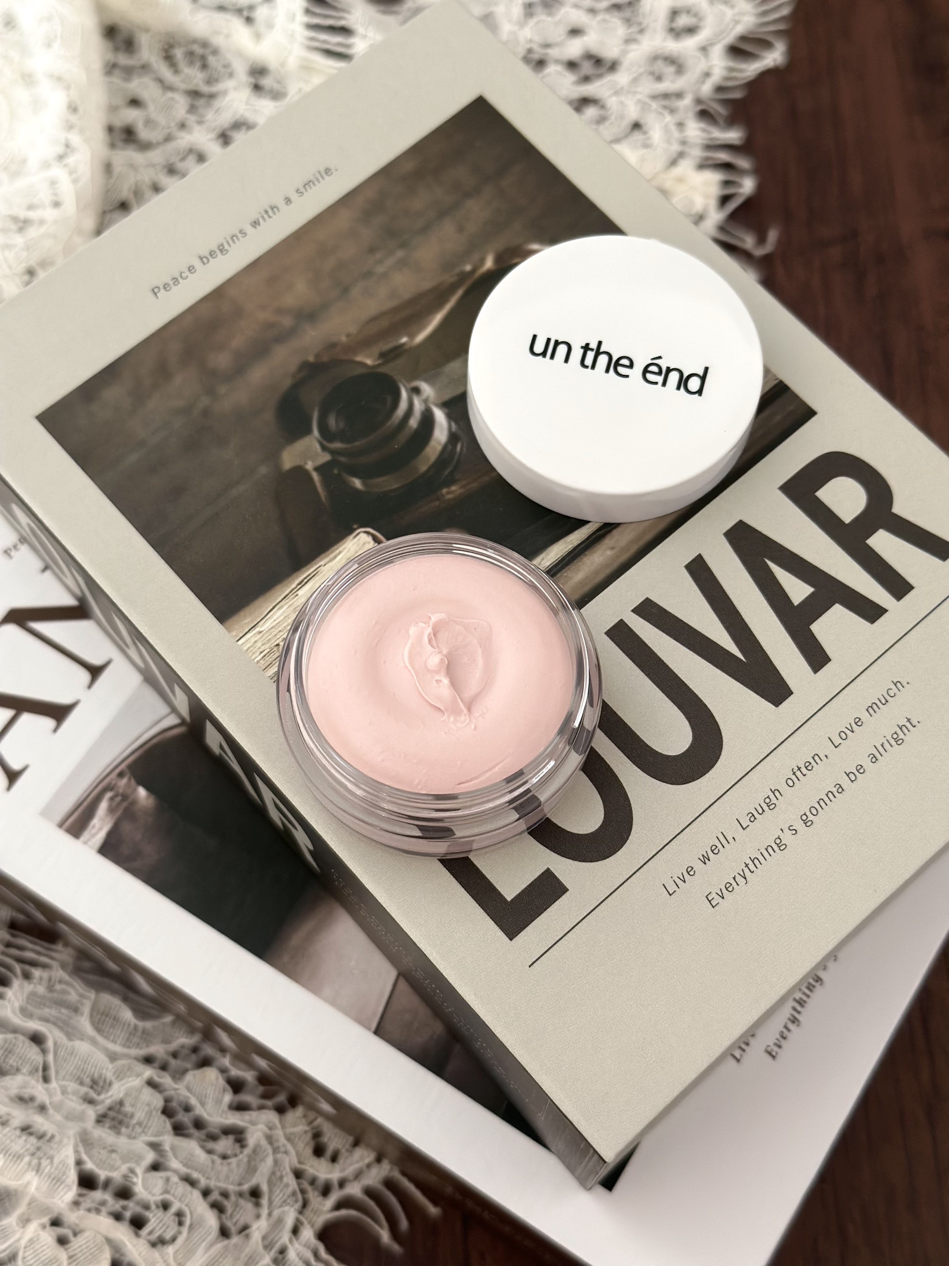 ＼パワーUPしてリニューアル／ 
アンジエンド  ピンクプライマー
SPF32・PA+++
 
皮脂吸着パウダー配合で
毛穴や小じわの凹凸を 
カバーするプロ用化粧下地
 
ピンク色のムーステクスチャーで
お肌にのばすとさらさらに‎🤍  