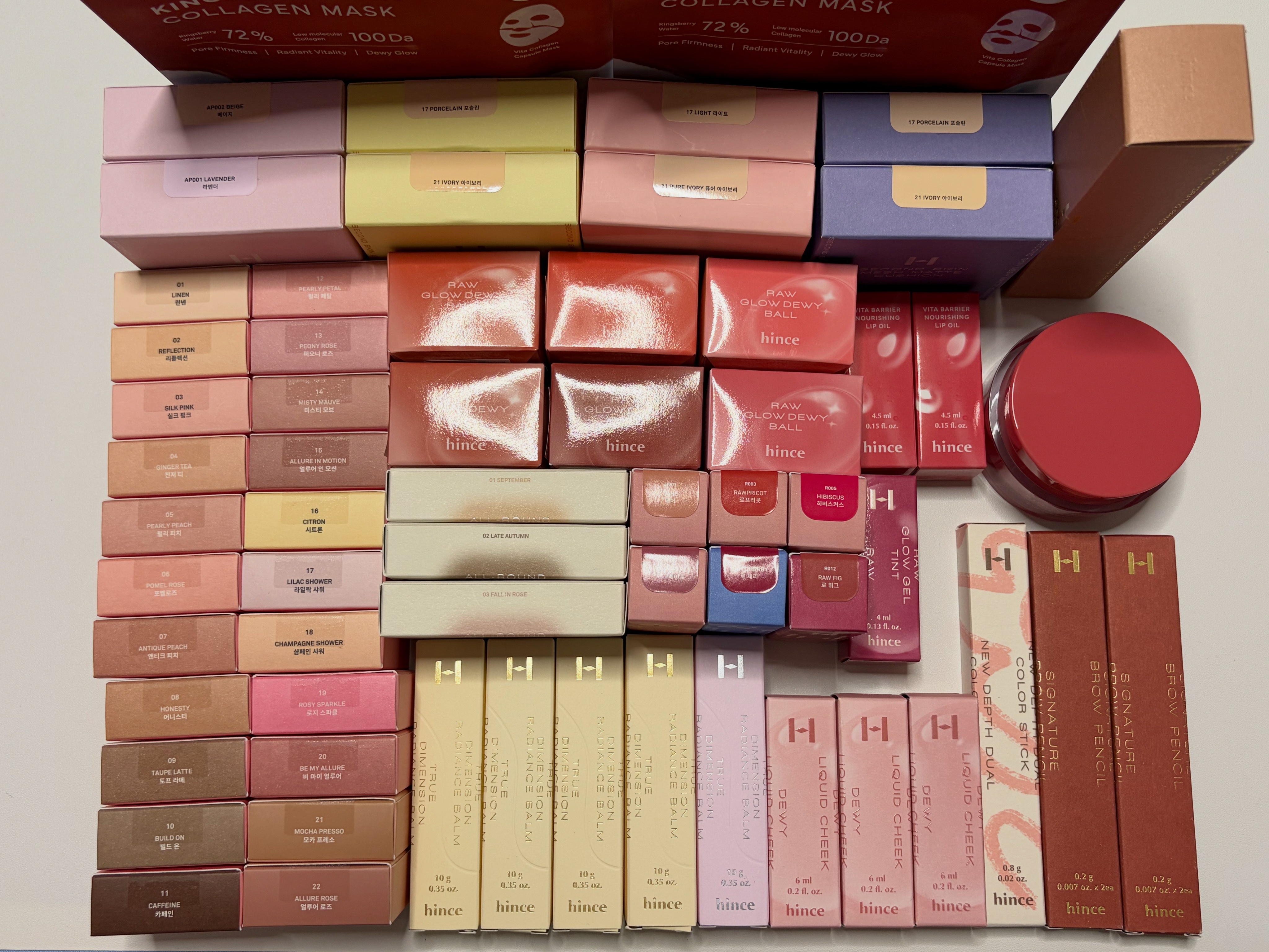 hinceのQoo10メガ割お買い物リストリポストイベントに当選して
【hince1年分セット】を頂きました！！
ありがとうございます😭😭😭

今日全部届いたので取り急ぎ並べて写真撮りました！
ひええええ…嬉しすぎる🥹

#韓国コス