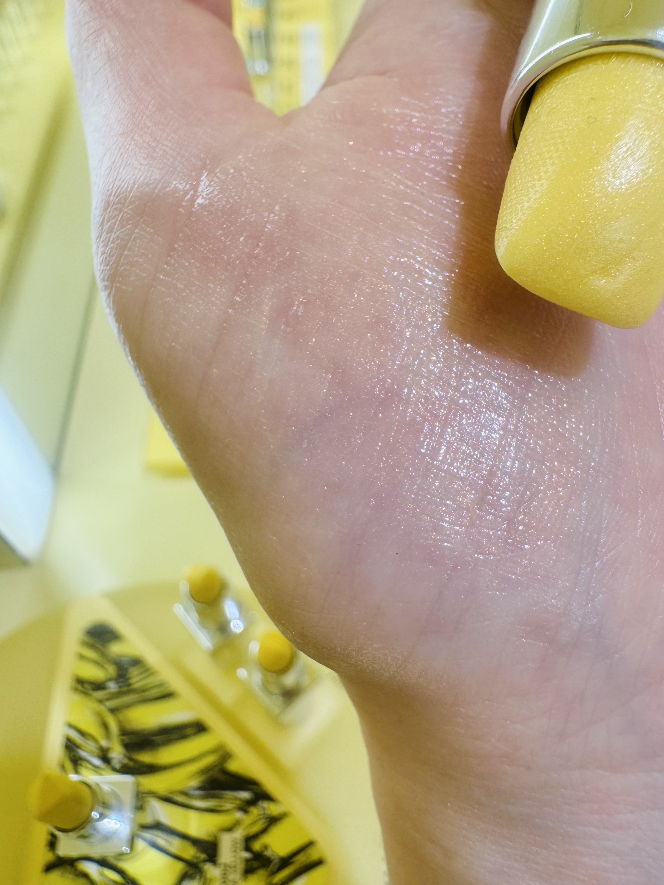 リップ バーム フロスティング ケア/PRADA BEAUTY/リップバームを使ったクチコミ（3枚目）