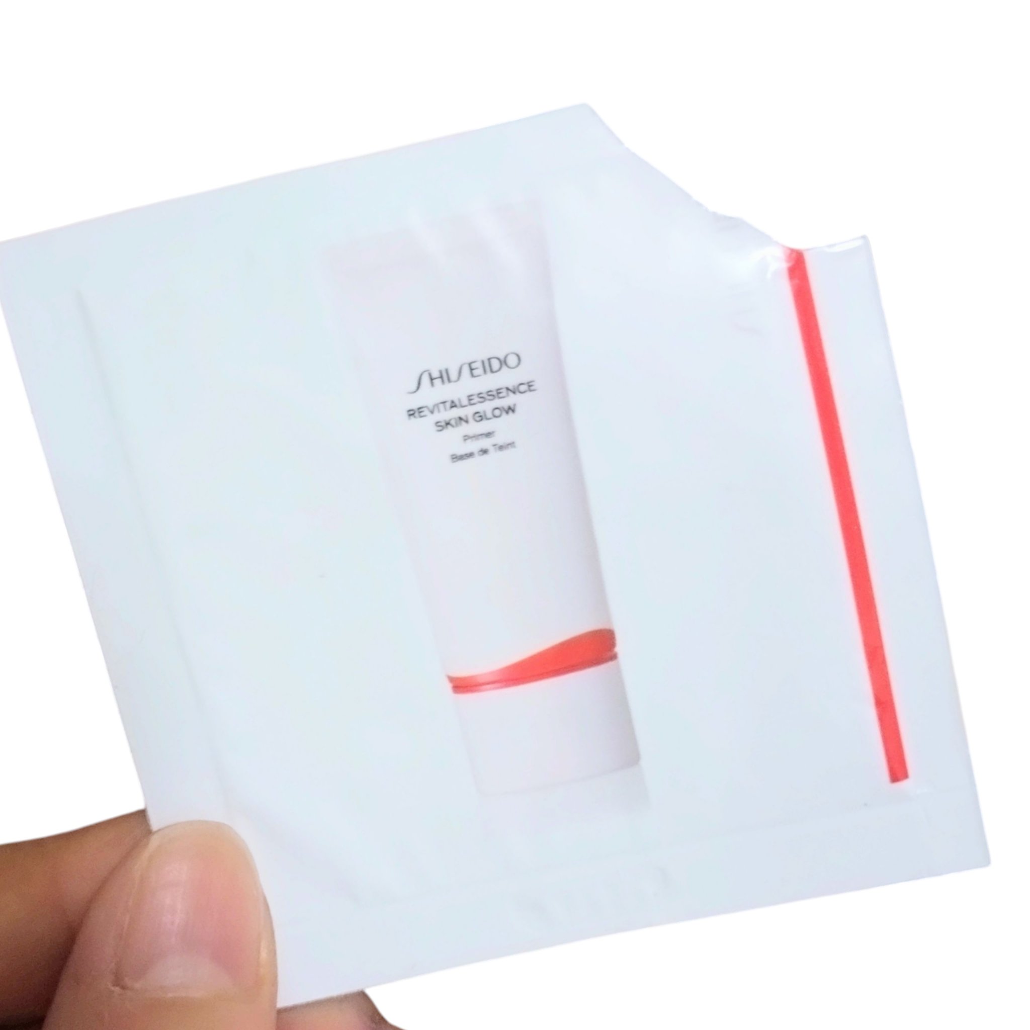 SHISEIDO エッセンス スキングロウ プライマー	のクチコミ「ごくごく薄いピンクのテクスチャーです。
美容液プライマーというだけあって、ツヤ感が出て、しっと.....」（1枚目）