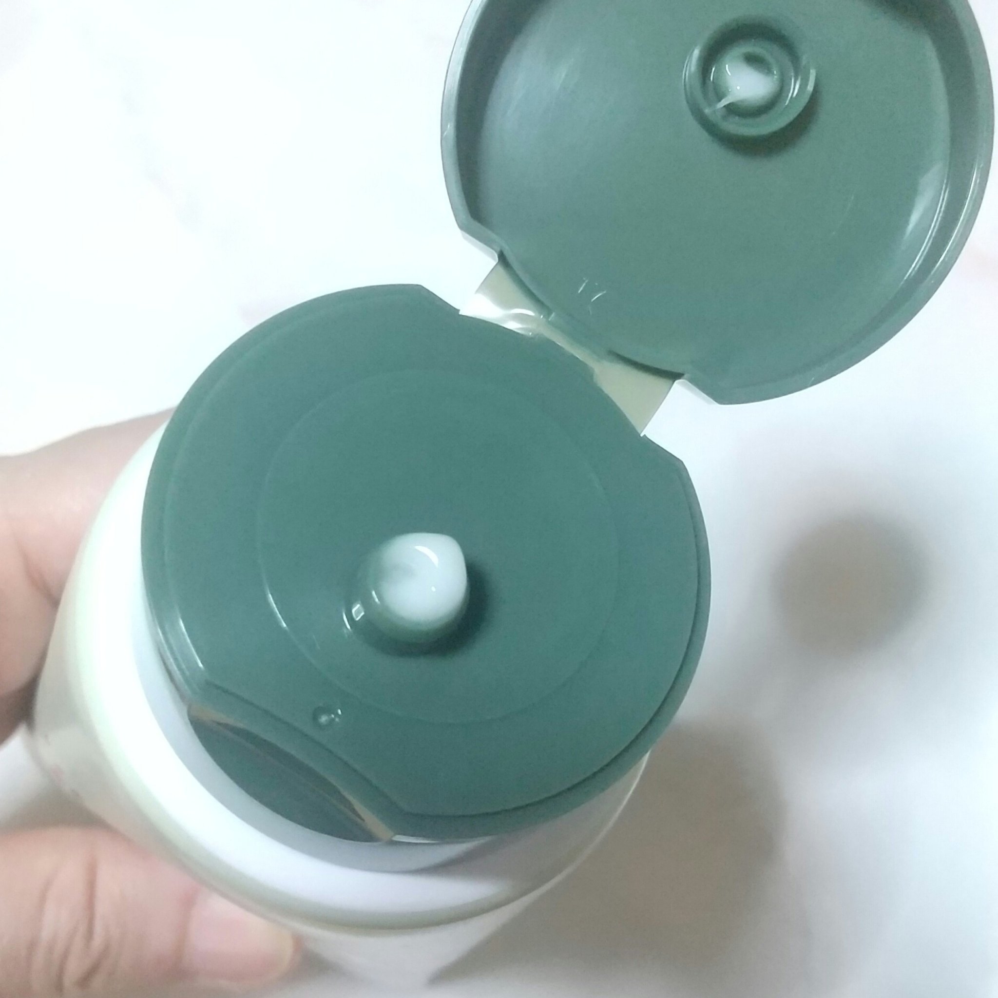 エステニー サナ エステニー ボディヒートクリームのクチコミ「🍀商品名
サナ エステニー ボディヒートクリーム

🍀商品の特徴
よもぎ※1配合のうるおう温感.....」（3枚目）