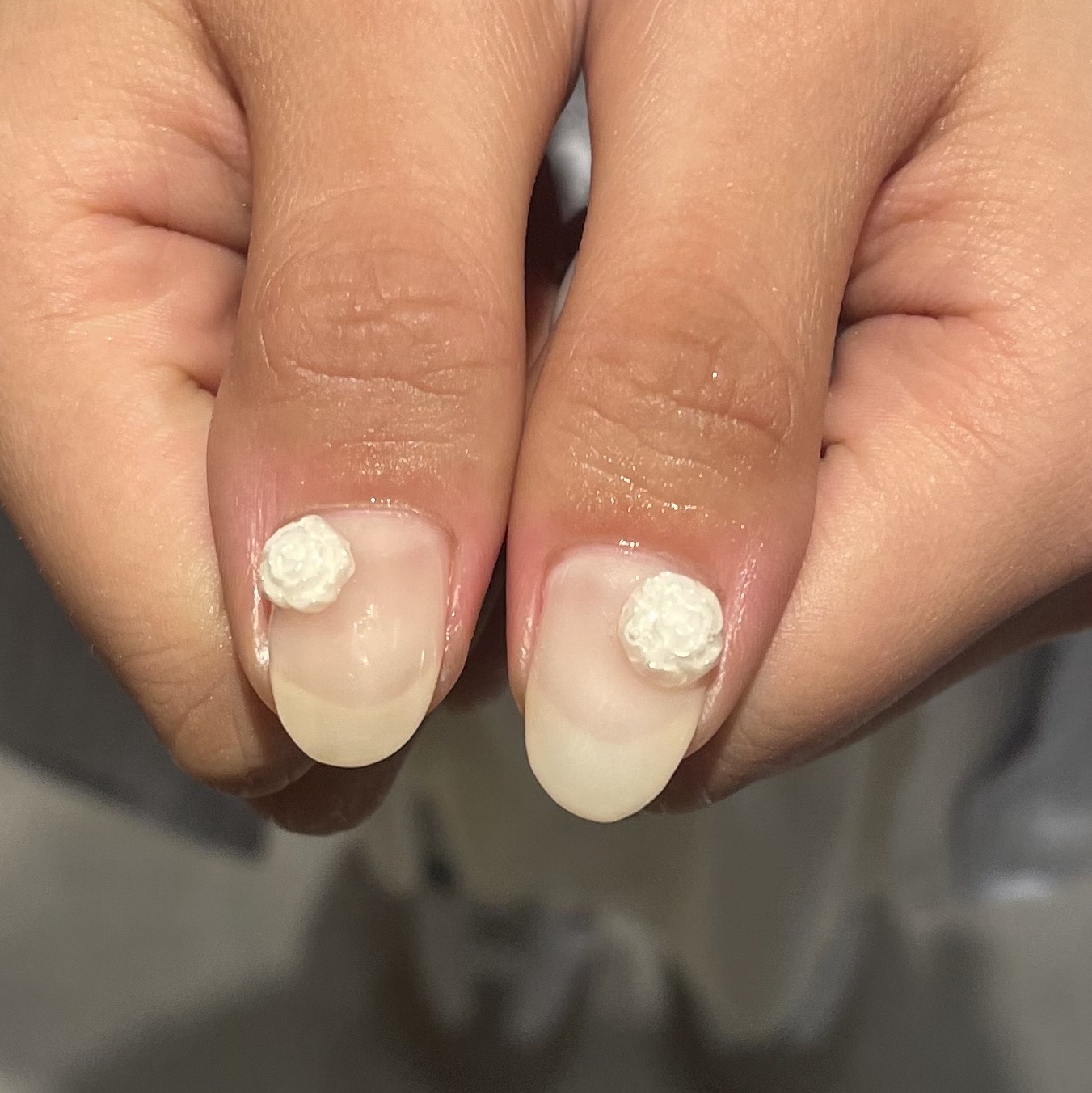 #ネイル,#ジェルネイル,#バラネイル,#白ネイル,#キラキラネイルのネイルデザイン