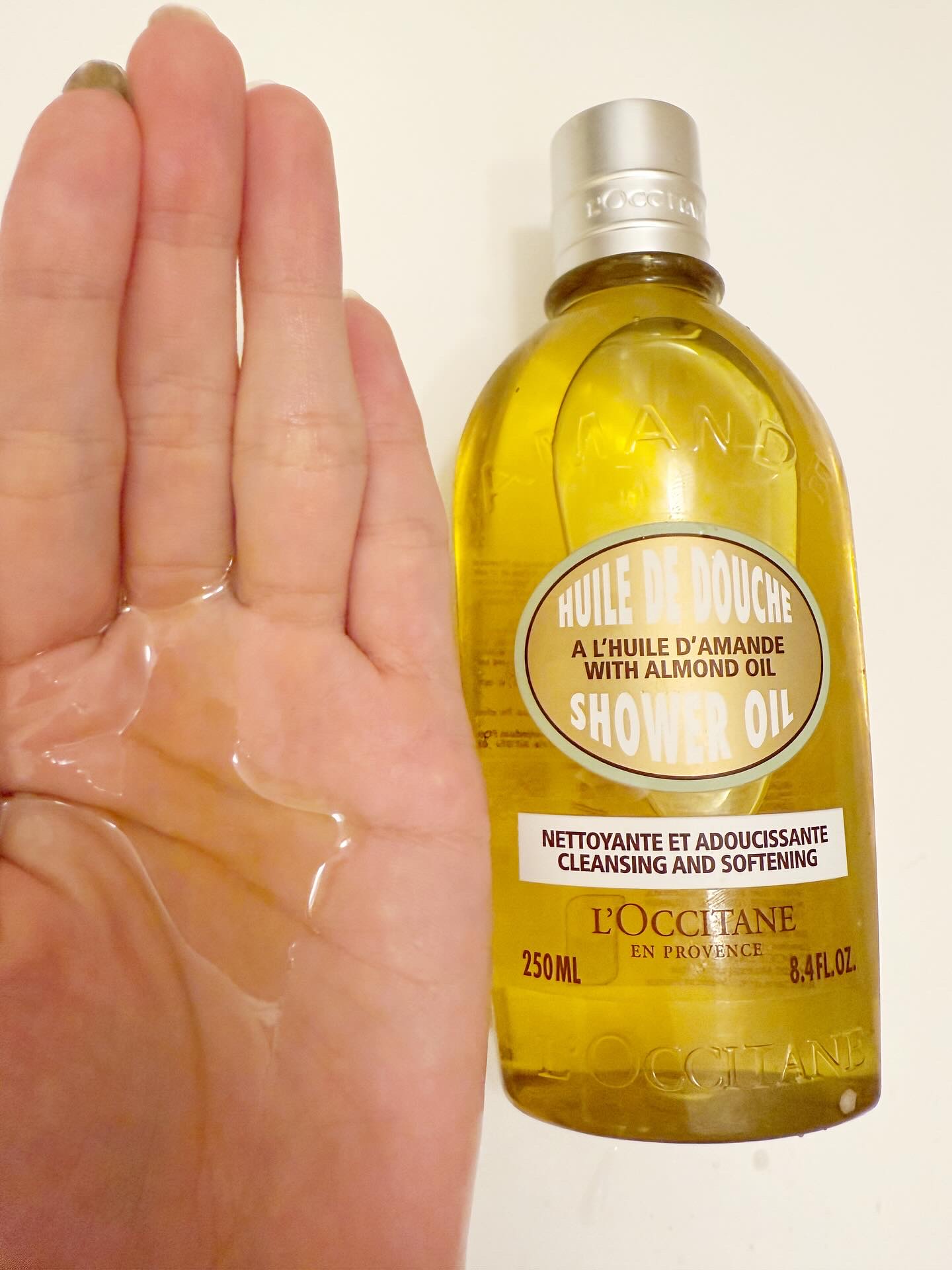 アーモンド モイスチャライジングシャワーオイル/L'OCCITANE/ボディソープを使ったクチコミ（3枚目）