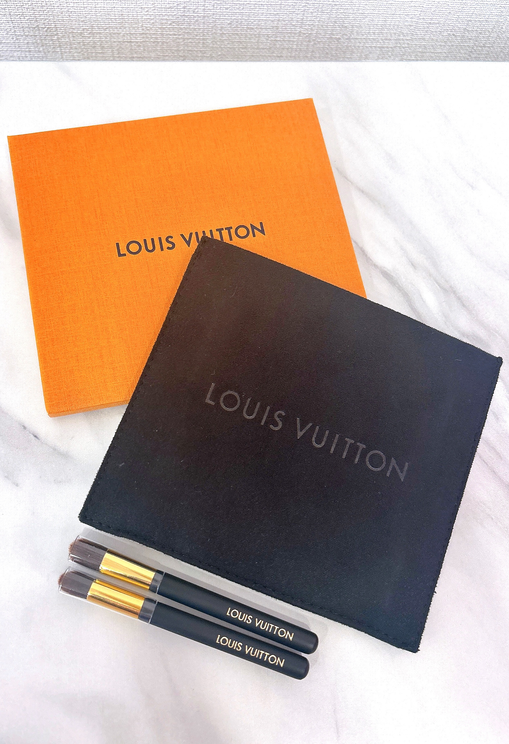 ルイヴィトン　￼オンブル　アイシャドウパレット350 LV オンブル｜ルイ・ヴィトンの人気色を比較 - Louis Vuitton LV