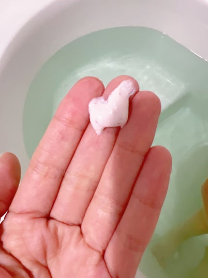 ダヴ ふわとろクリーミースクラブ ザクロ&シアバター/ダヴ/ボディスクラブを使ったクチコミ(2枚目)