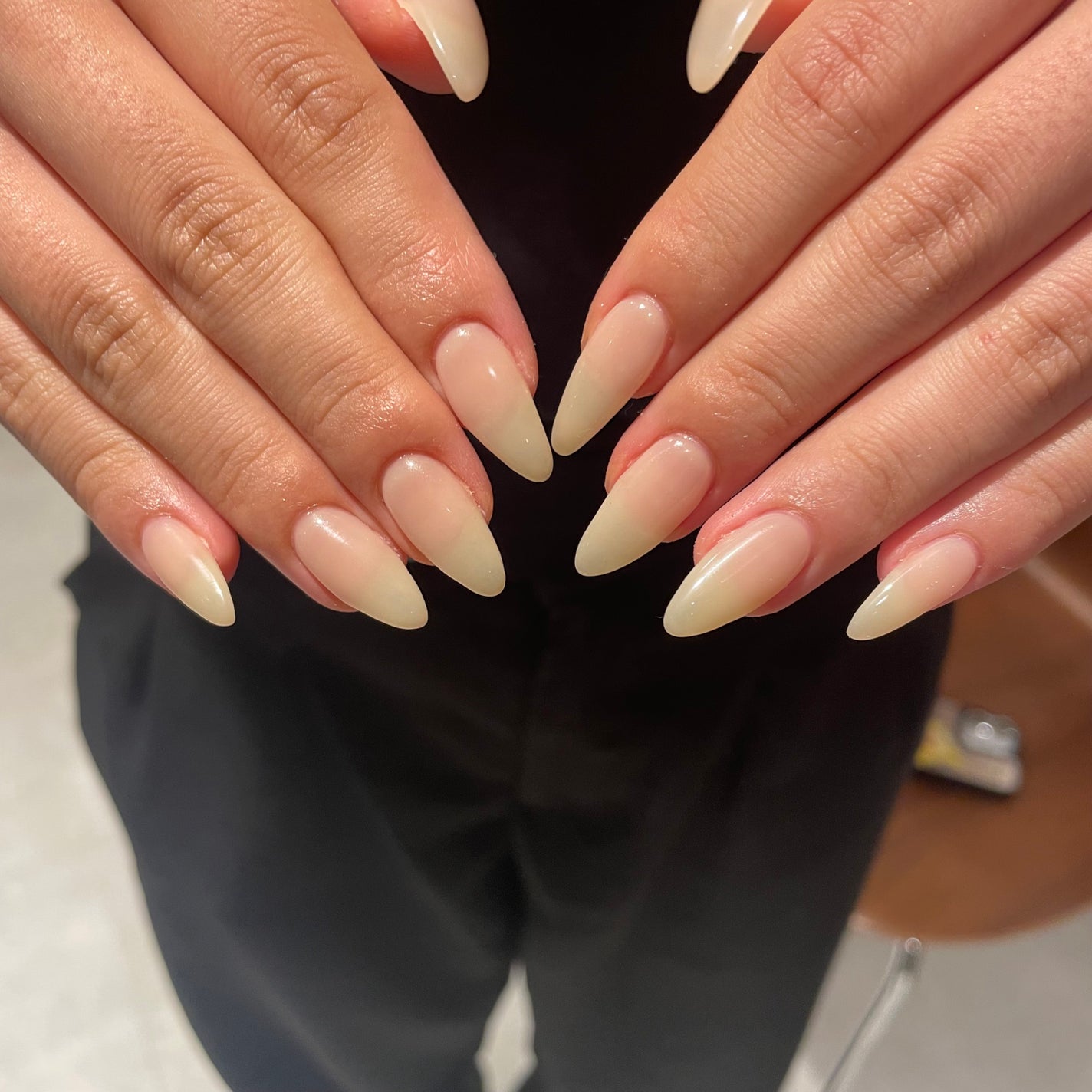 𐔌՞ . .՞ 𐦯 on LIPS 「🧴🤍いいね、保存嬉しいです🎶#ネイル#ジェルネイル#垢抜け#..」(1枚目)