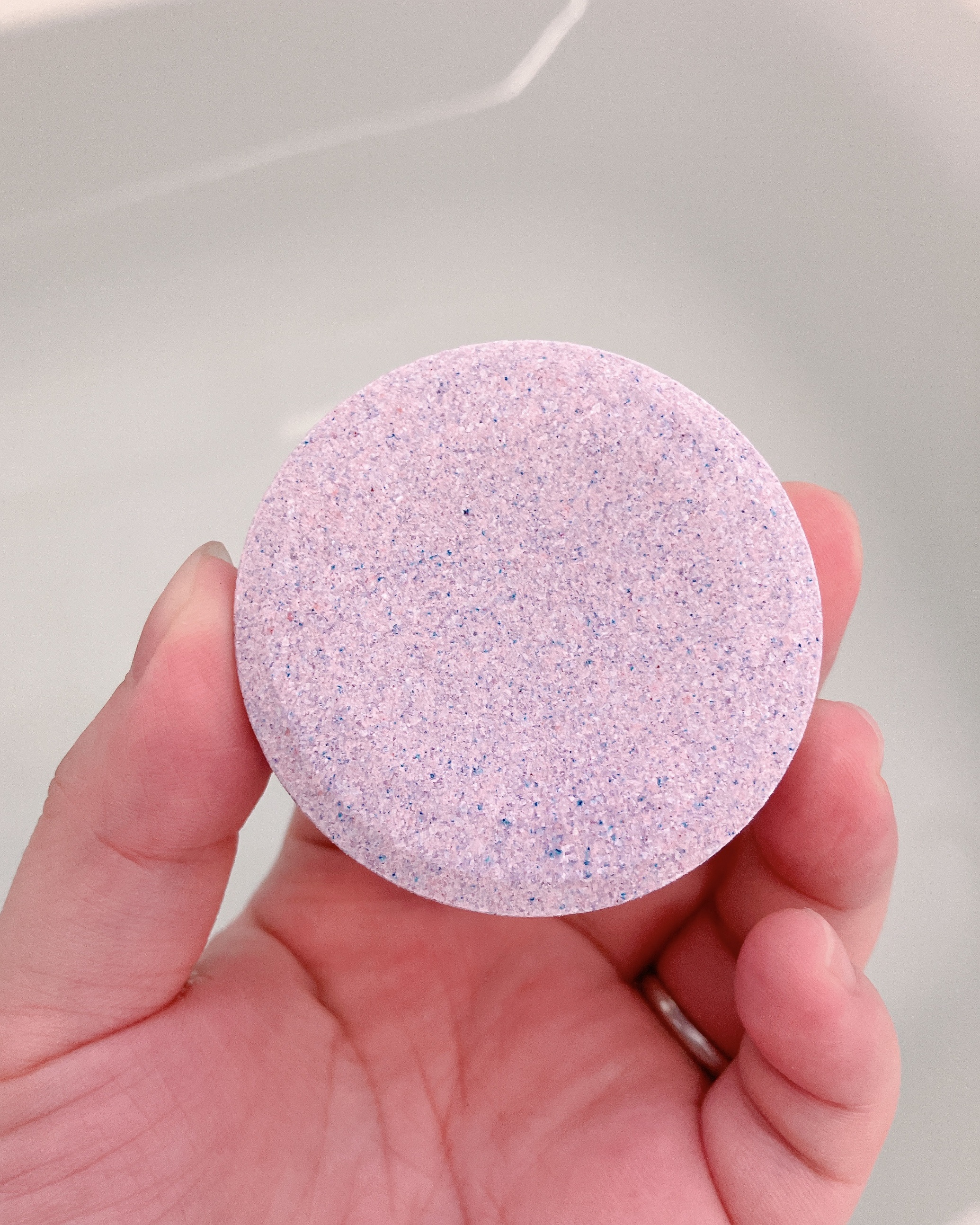 温泡 温泡 おやすみアロマのクチコミ「温泡
温泡 おやすみアロマ

12個入りで400円くらいで購入♡

ラベンダーの香りを選んで入.....」（2枚目）