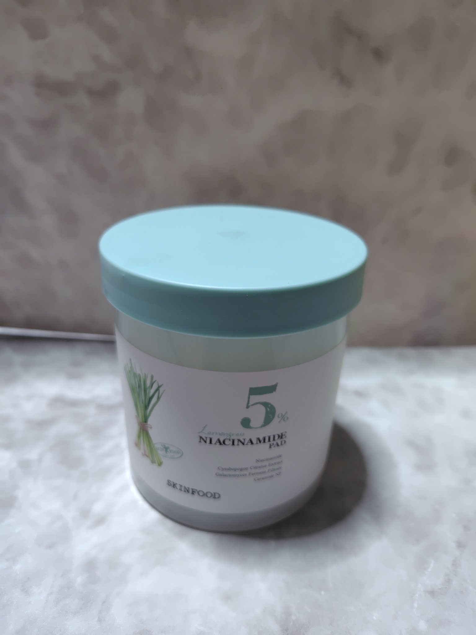 SKINFOOD
ナイアシンアミド5%パッド

スキンフードとサラさんの共同開発商品

メガ割で購入しました。
ナイアシンアミドが５％も配合✨
拭き取り用、部分パットとして使用してます❣️
肌がしっとりします😆
特に朝、手軽にナイアシンア