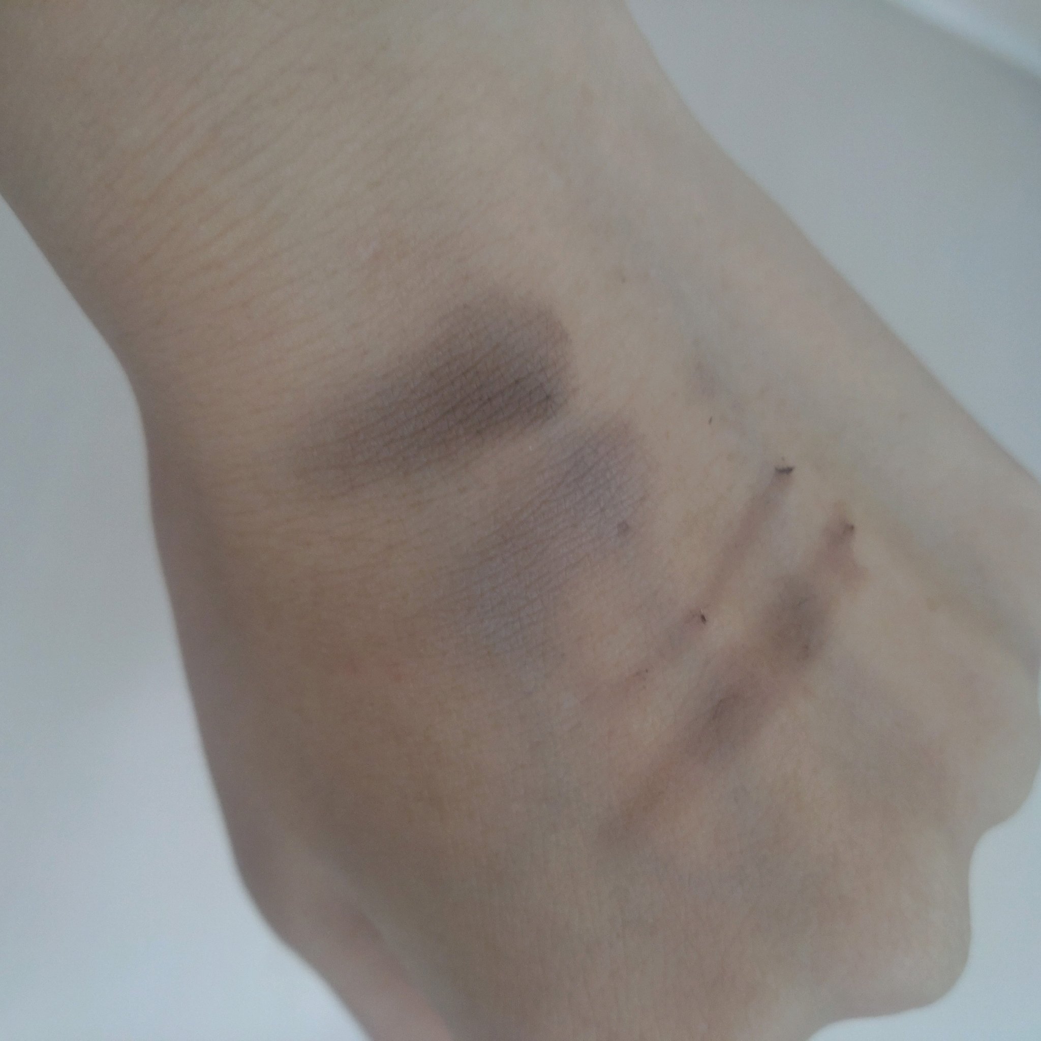 DAISO ＆.アイブロウペンシル丸芯のクチコミ「パウダーにチャコールの項目無かった💦

ユーアーグラムのバーガンディより暗いアイブロウを求めて.....」（2枚目）