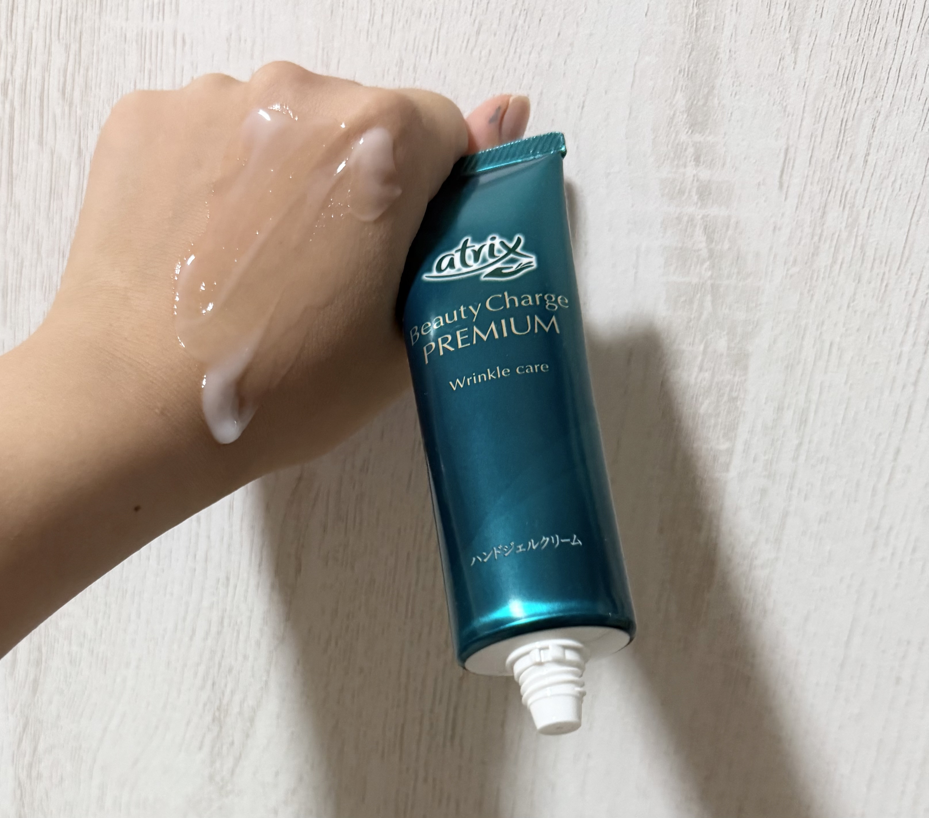 アトリックス ビューティーチャージプレミアム シワ改善 ハンドジェルクリーム 無香料/アトリックス/ハンドクリームを使ったクチコミ（3枚目）