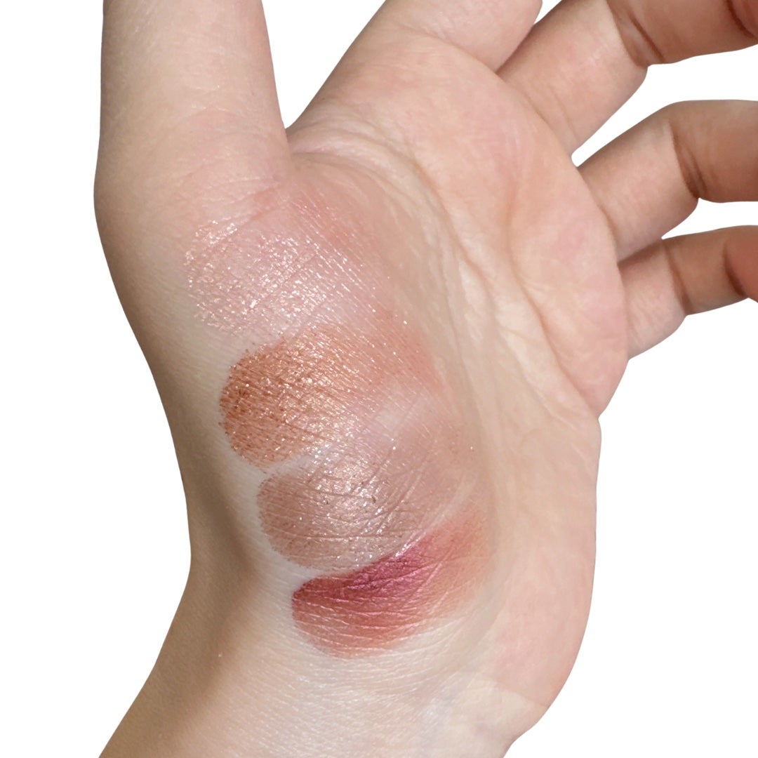 maiasagi on LIPS 「ラメがキレイ、発色よし、くすまない。限定から定番までたくさん購..」(2枚目)