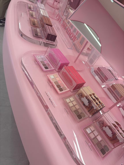 ひろちら on LIPS 「新大久保のリリーバイレッドのリリーハウスにて💙🩷もっと載せたい..」(5枚目)