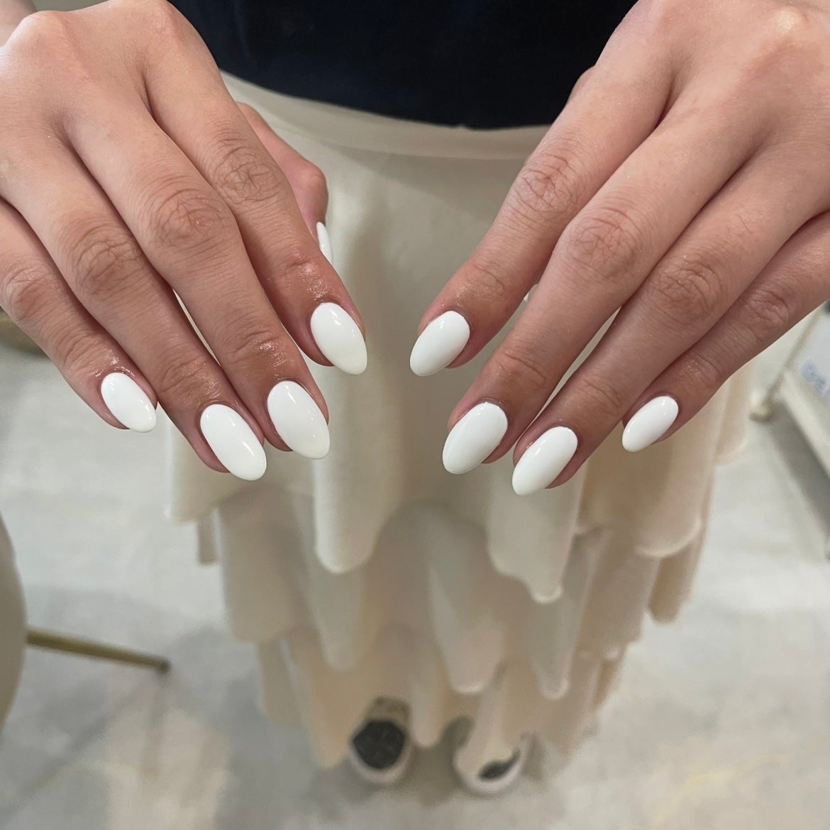 𐔌՞ . .՞ 𐦯 on LIPS 「🤍いいね、保存嬉しいです🎶#ネイル#ジェルネイル#垢抜け#ネ..」(1枚目)