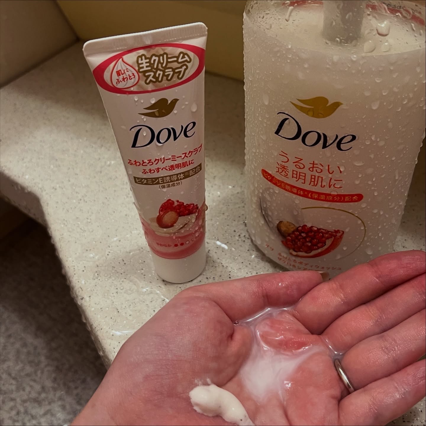 ダヴ ふわとろクリーミースクラブ ザクロ＆シアバター/ダヴ/ボディスクラブを使ったクチコミ（2枚目）