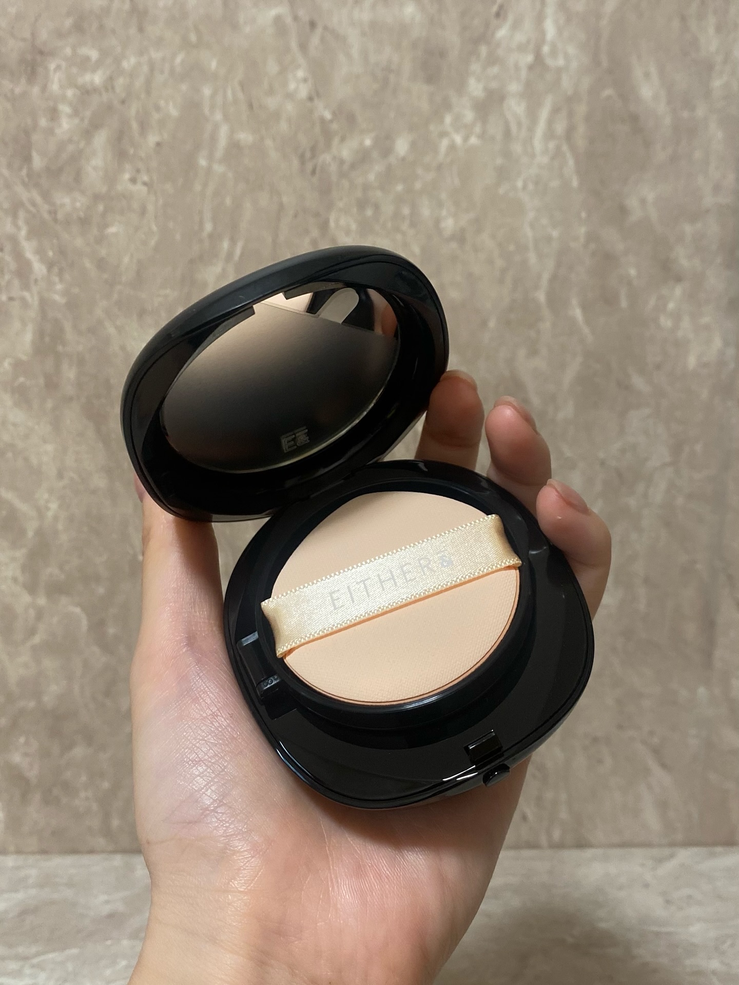 Pebble Blur Cushion 17P PORCELAIN/EITHER＆/クッションファンデーションを使ったクチコミ（2枚目）