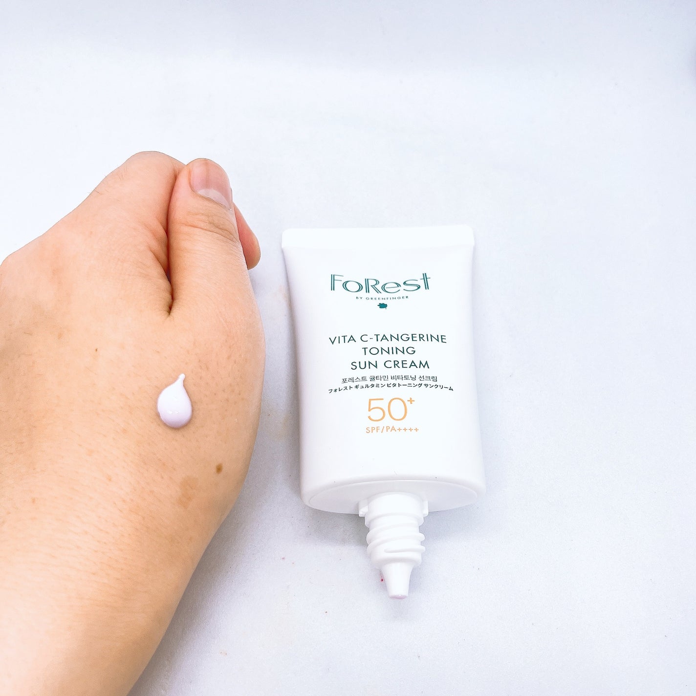 フォレストギュルタミンビタトーニングサンクリーム/FoRest by Greenfinger/日焼け止めクリームを使ったクチコミ(2枚目)