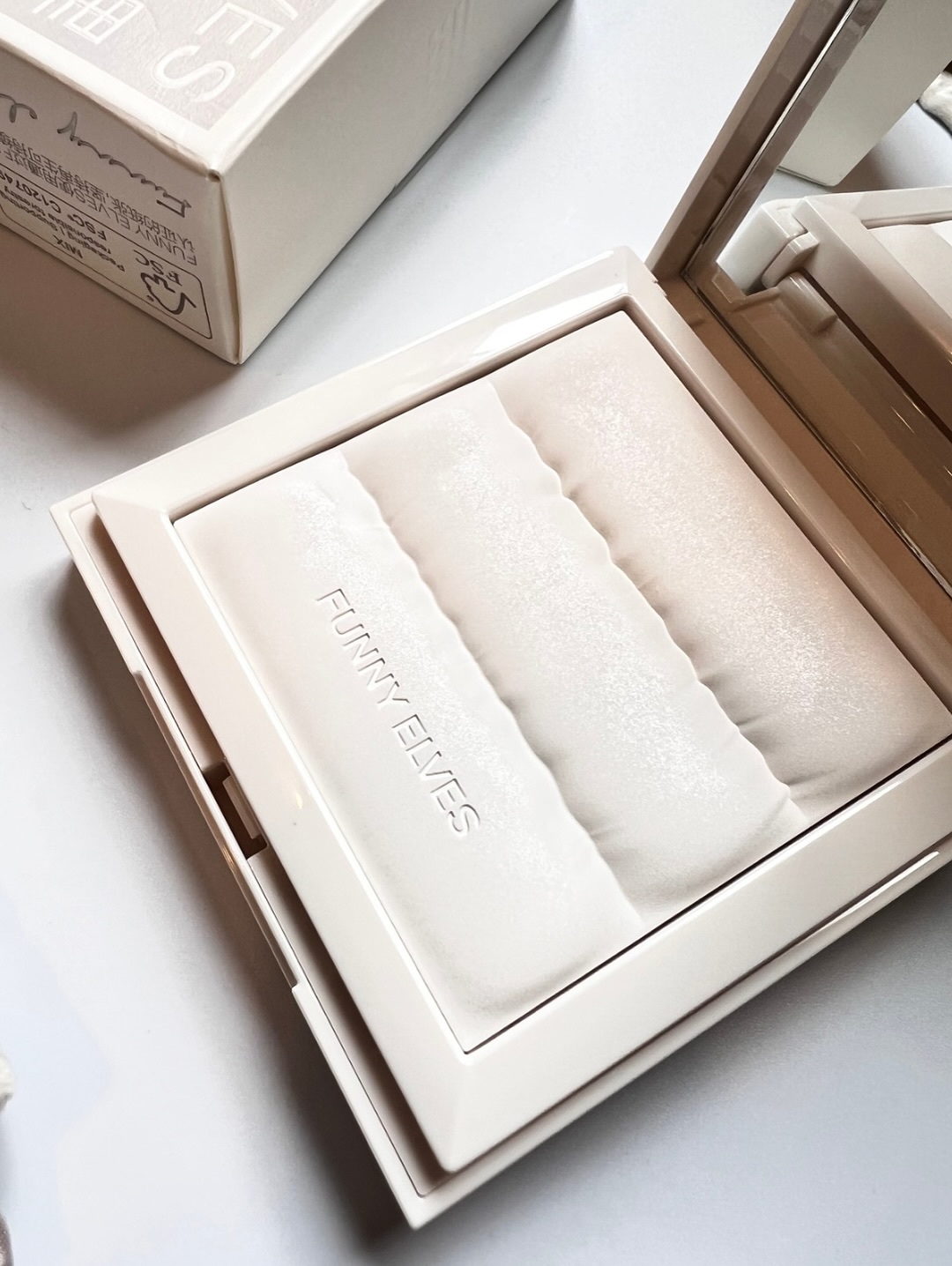 ノートレースシースルーセッティングパウダー/FUNNY ELVES方里/プレストパウダーを使ったクチコミ（2枚目）