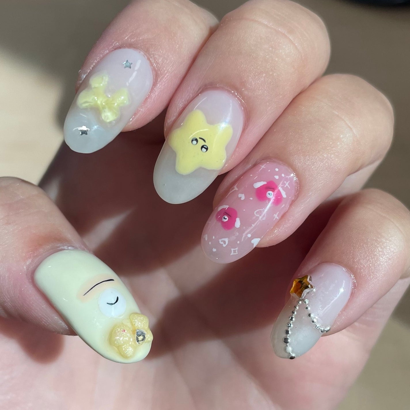 𐔌՞ . .՞ 𐦯 on LIPS 「ちいかわ⭐️いいね、保存嬉しいです🎶#ネイル#ジェルネイル#垢..」(1枚目)