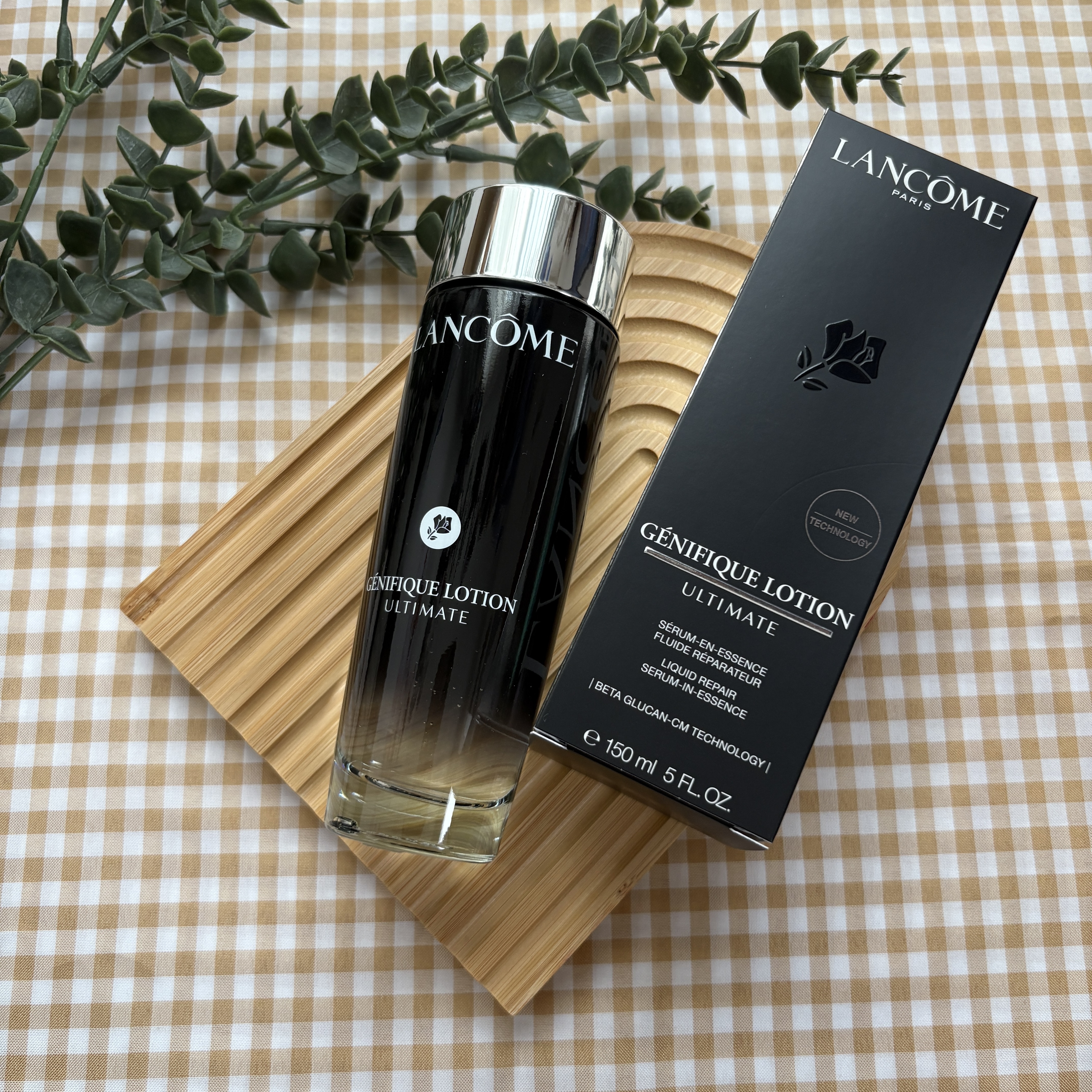 ランコムから商品提供をいただきました。

ジェニフィック アルティメ エッセンス ローション

その1滴。湧き上がるような、ハリツヤ素肌美へ。

こちらはヒアルロン酸を超える*1 βグルカン*2に加え、3大美容成分*3を配合し、
1日中みず