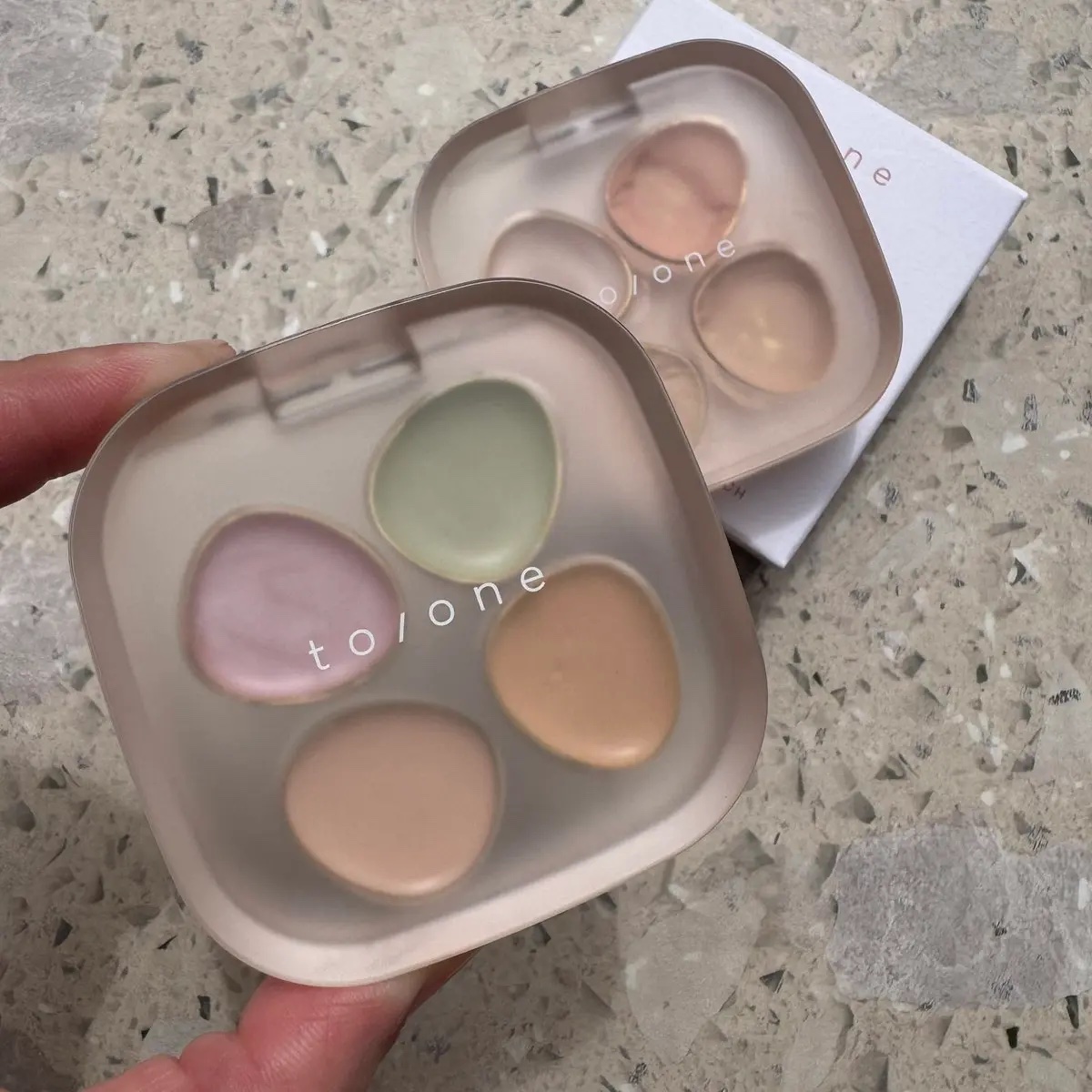 トーン ペタル フロート フローレス タッチ/to/one/パレットコンシーラーを使ったクチコミ（1枚目）