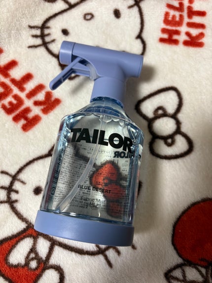 TAILOR TAILOR ファブリックミスト ブルーデザートの香りのクチコミ「ちょっと前に新発売されて
店頭で見かけてずっと
気になってました🕊𓈒 𓂂𓏸
まず見た目がクリ.....」(2枚目)