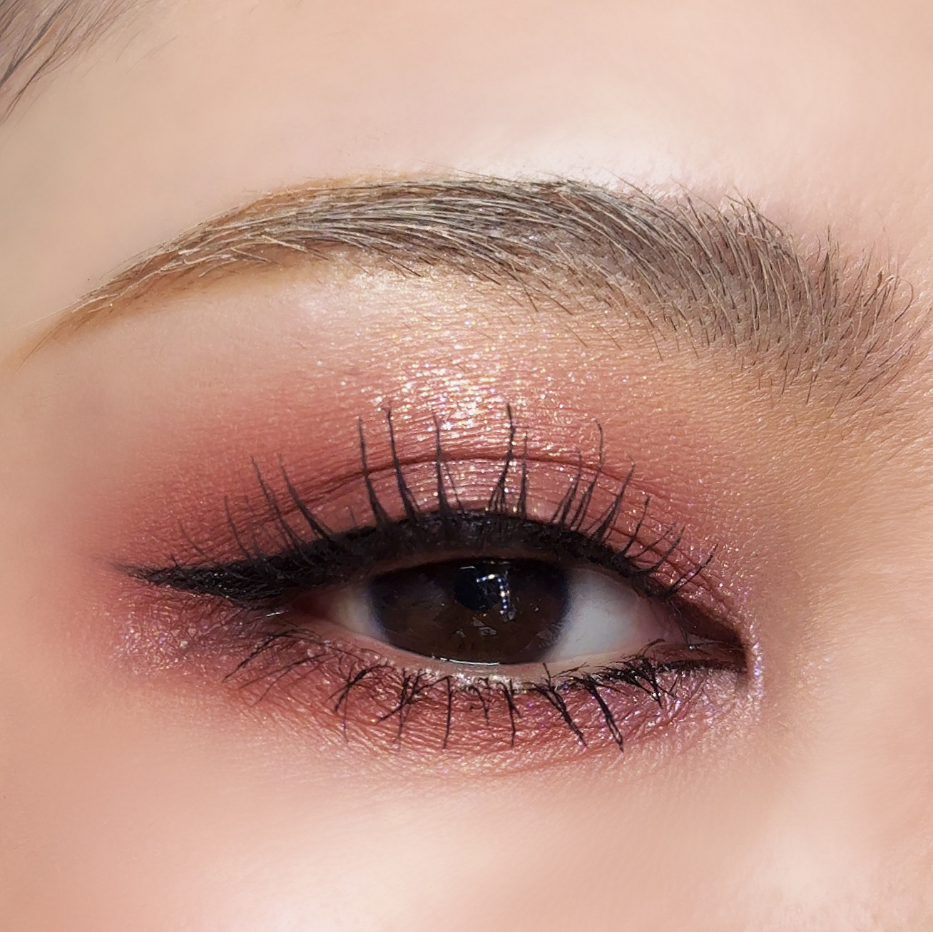 花西子 清波醉漣ハイライト（刺繍限定）のクチコミ「花西子(フローラシス)百鳥朝鳳アイシャドウパレット【04 バーガンディ】🥰💕落ち着いた赤みが綺.....」（3枚目）